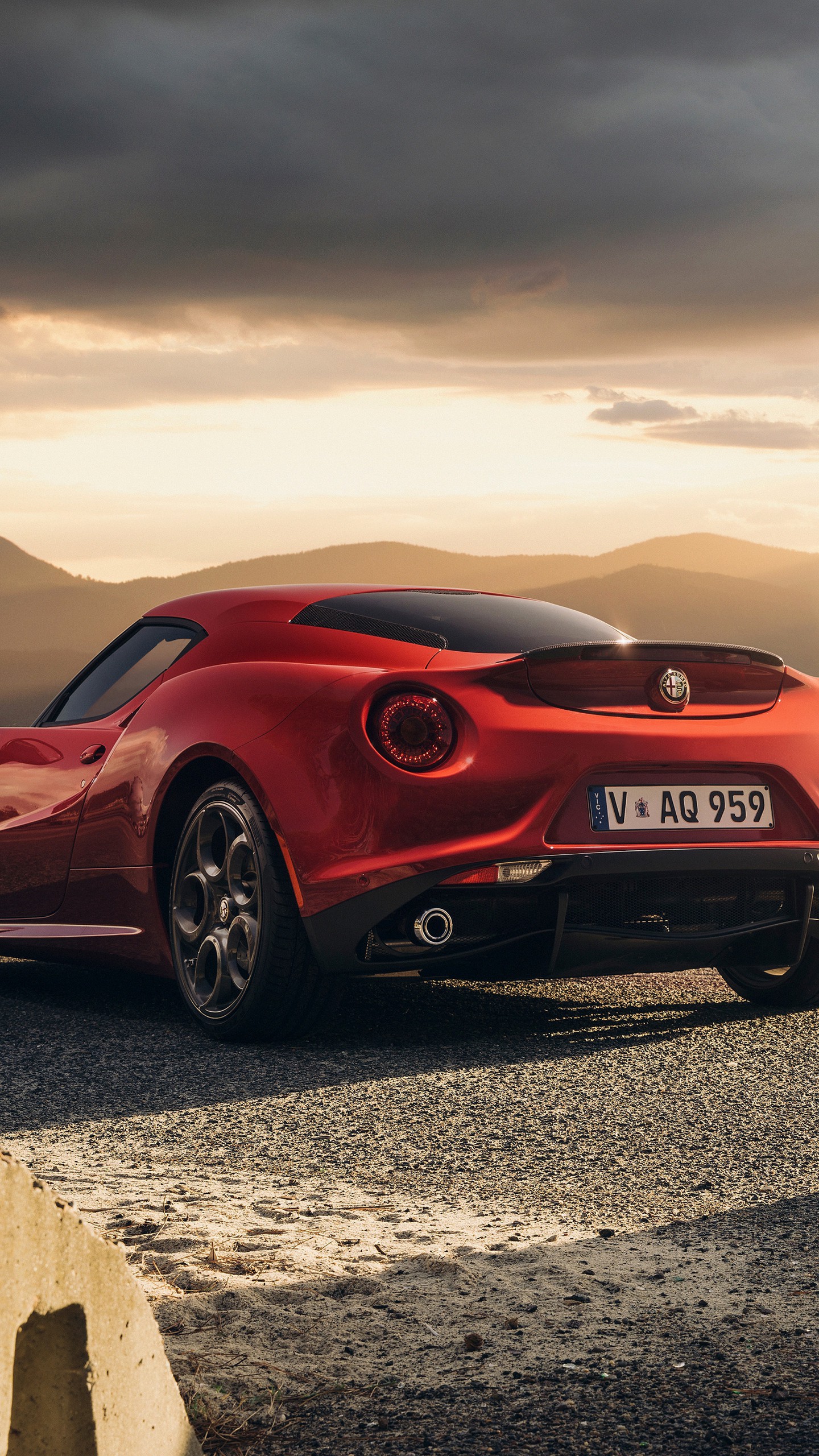 Скачать alfa-romeo, 4c, launch edition, красный, вид сзади обои для телефона