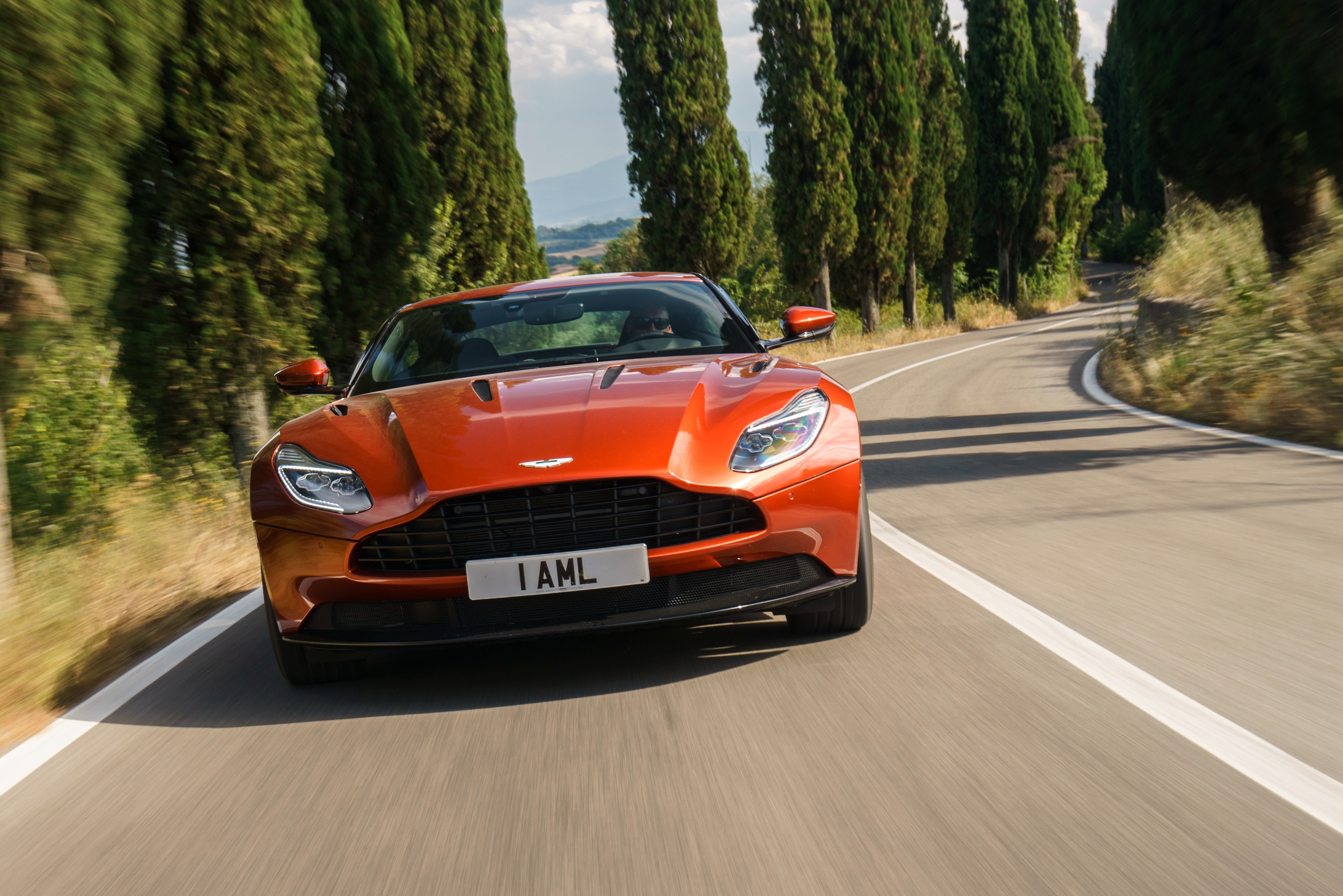 Скачать aston martin, db11, вид спереди, красный обои на рабочий стол