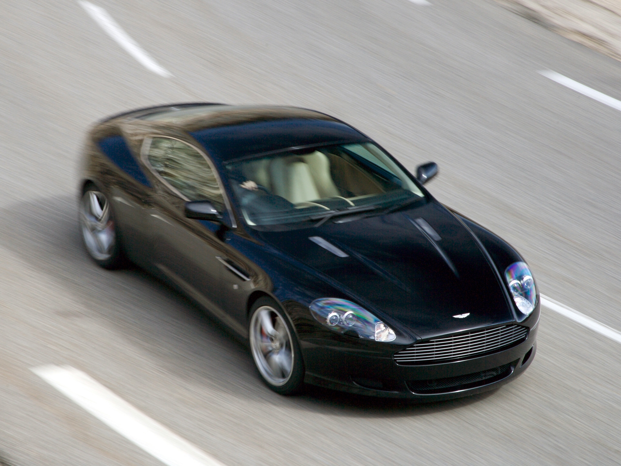 Скачать aston martin, db9, 2006, черный, вид сверху, стиль, авто, астон мартин, спорт, скорость, асфальт обои на рабочий стол