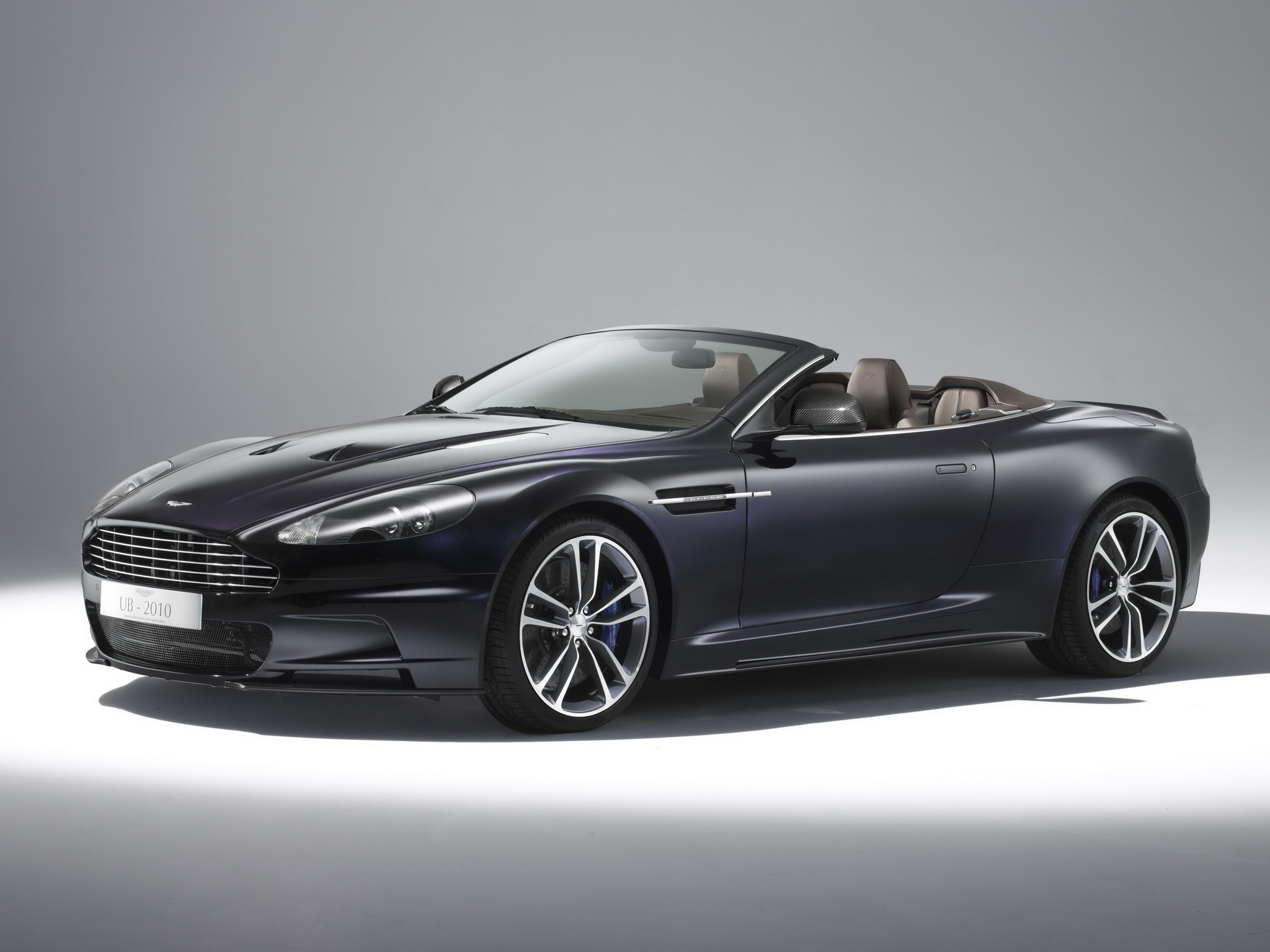 Скачать aston martin, dbs, 2010, черный, вид сбоку, стиль, авто обои на рабочий стол