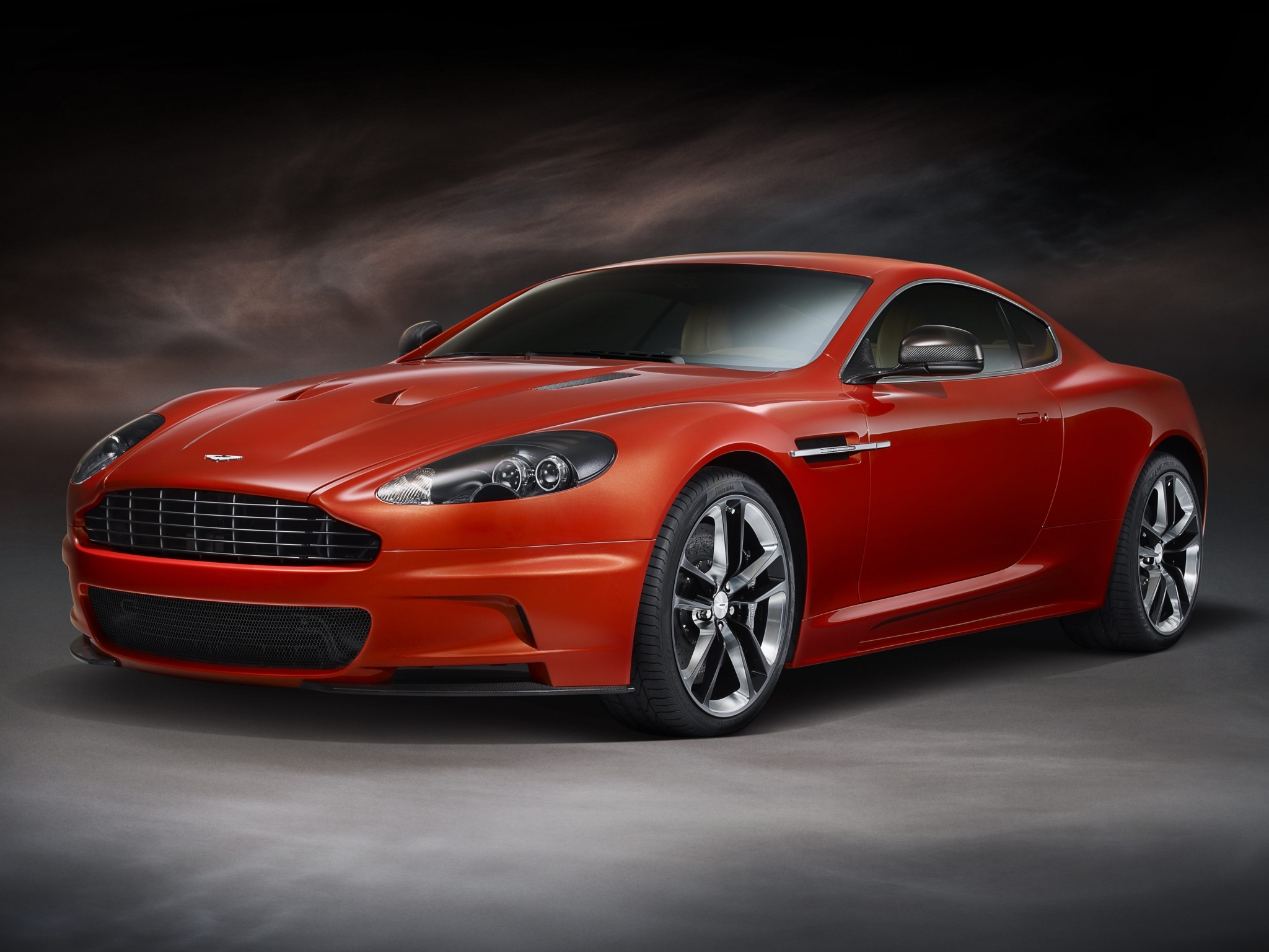 Скачать aston martin dbs, 2011, красный, вид сбоку, спорт, астон мартин, авто обои на рабочий стол