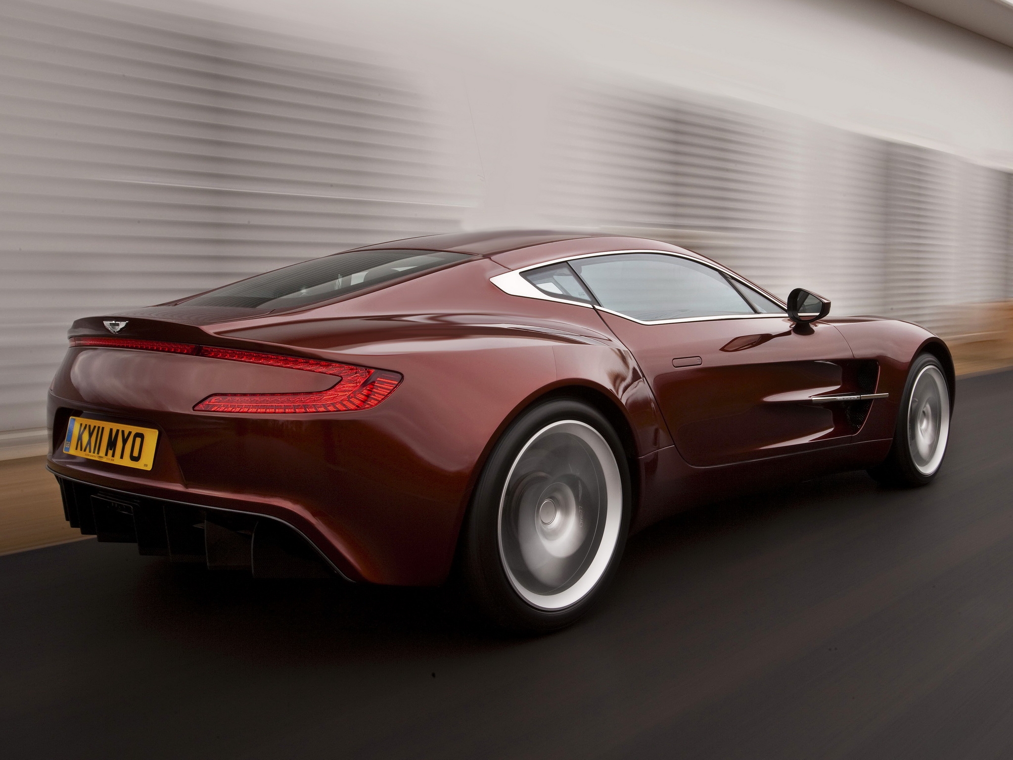 Скачать aston martin, one-77, 2009, красный, вид сбоку, стиль, астон мартин, скорость обои на рабочий стол