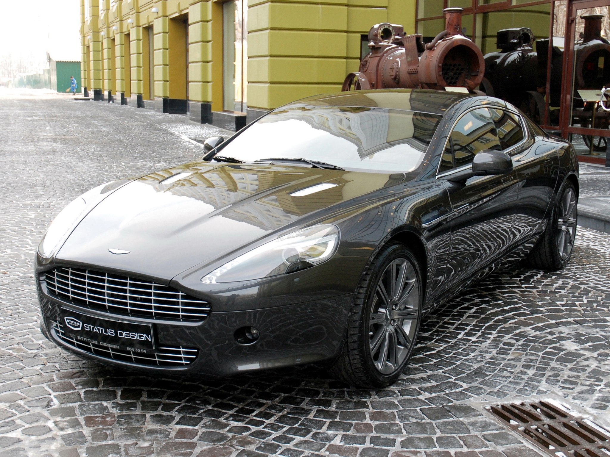 Скачать aston martin, rapide, 2011, черный, вид спереди, астон мартин, стиль обои на рабочий стол