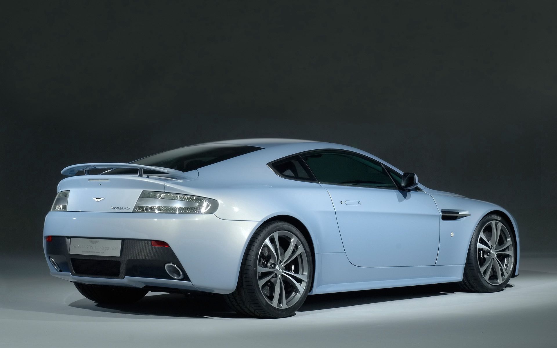 Скачать aston martin, v12, vantage, rs, concept обои на рабочий стол