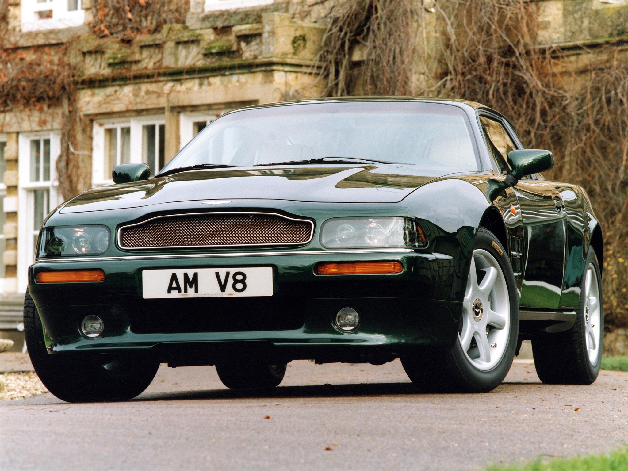 Скачать aston martin, v8, coupe, 1996, зеленый, вид спереди, авто, астон мартин, дом обои на рабочий стол