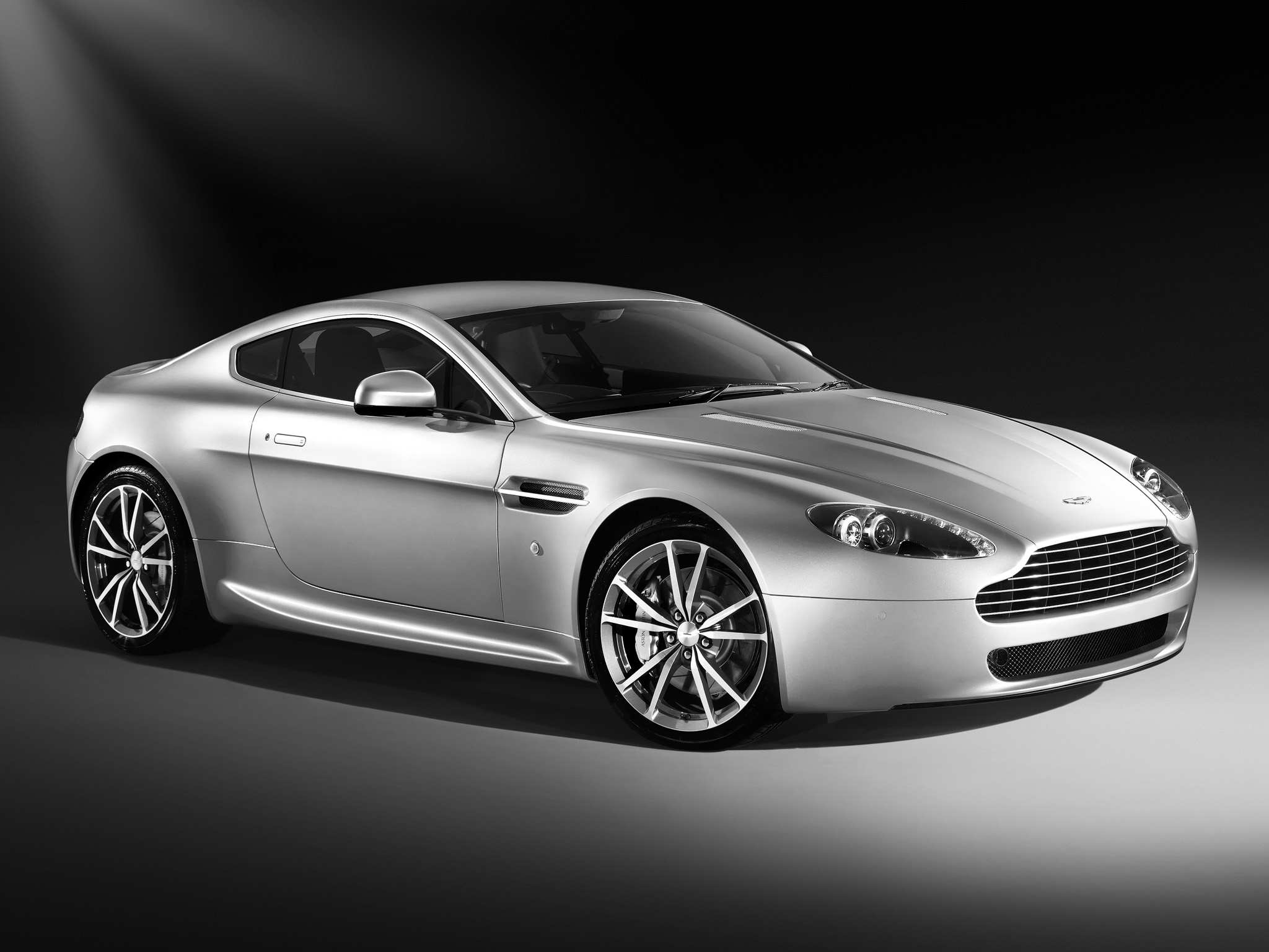 Скачать aston martin, v8, vantage, 2008, серебряный, вид сбоку, астон мартин, стиль обои на рабочий стол