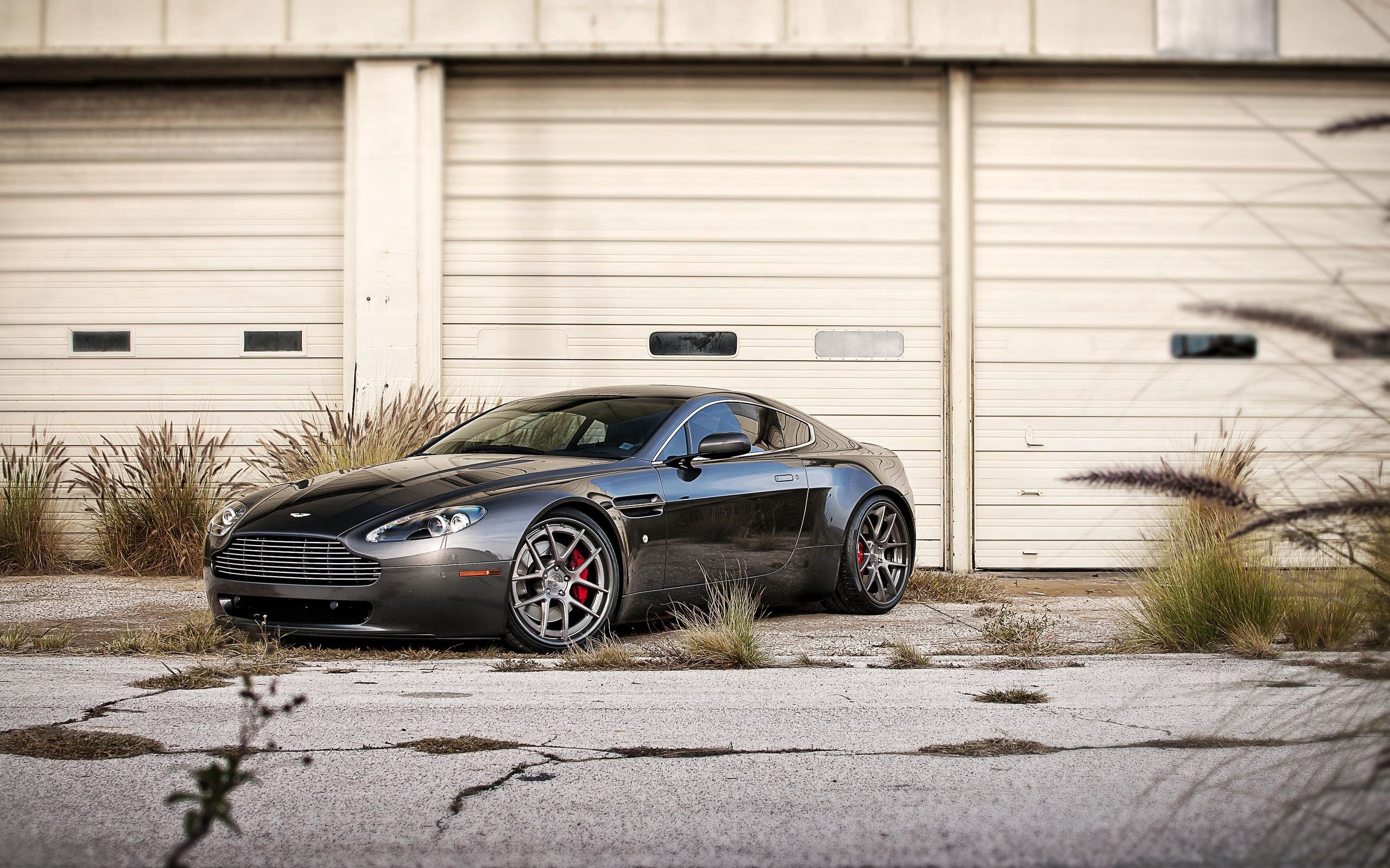 Скачать aston martin, v8, vantage обои на рабочий стол