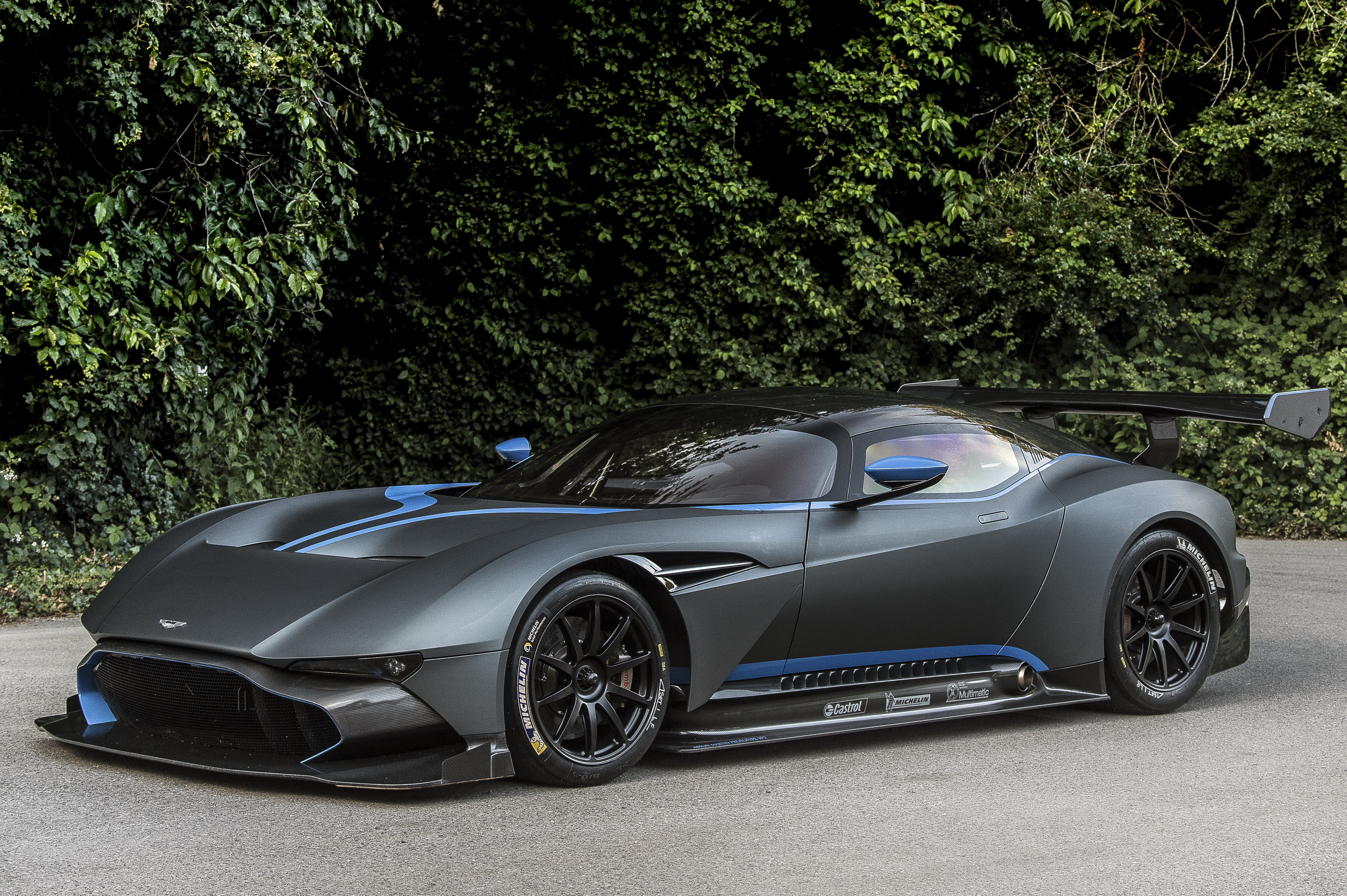 Скачать aston martin, vulcan, вид сбоку обои на рабочий стол