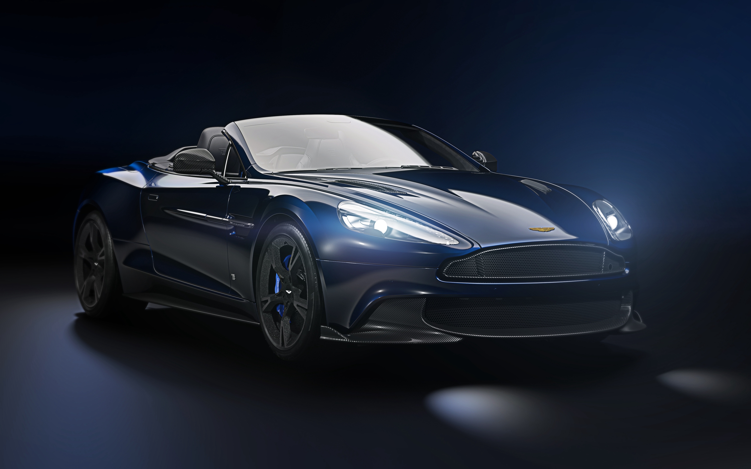 Скачать aston-martin-vanquish обои на рабочий стол