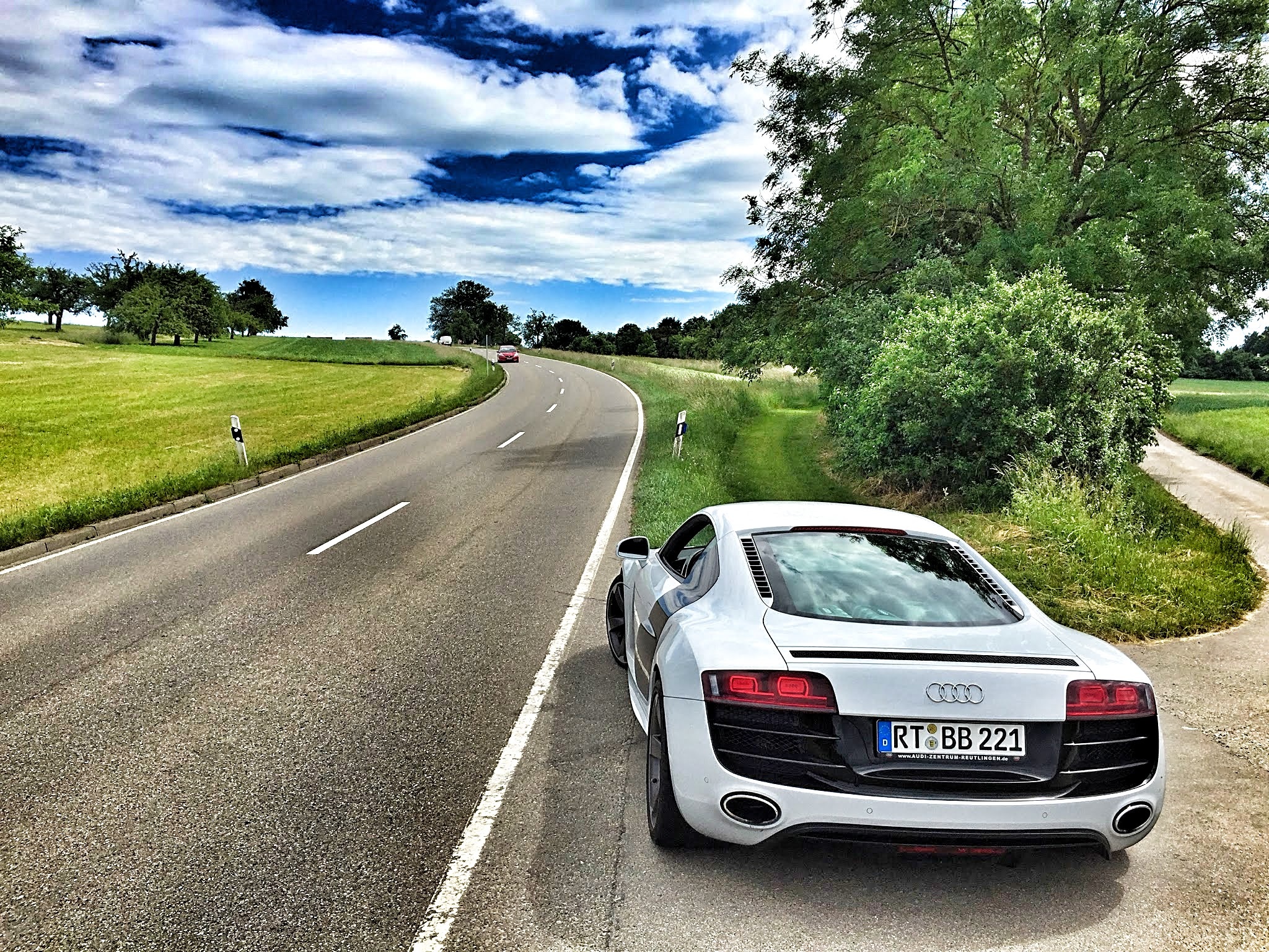 Скачать audi, r8, v10, вид сзади обои на рабочий стол