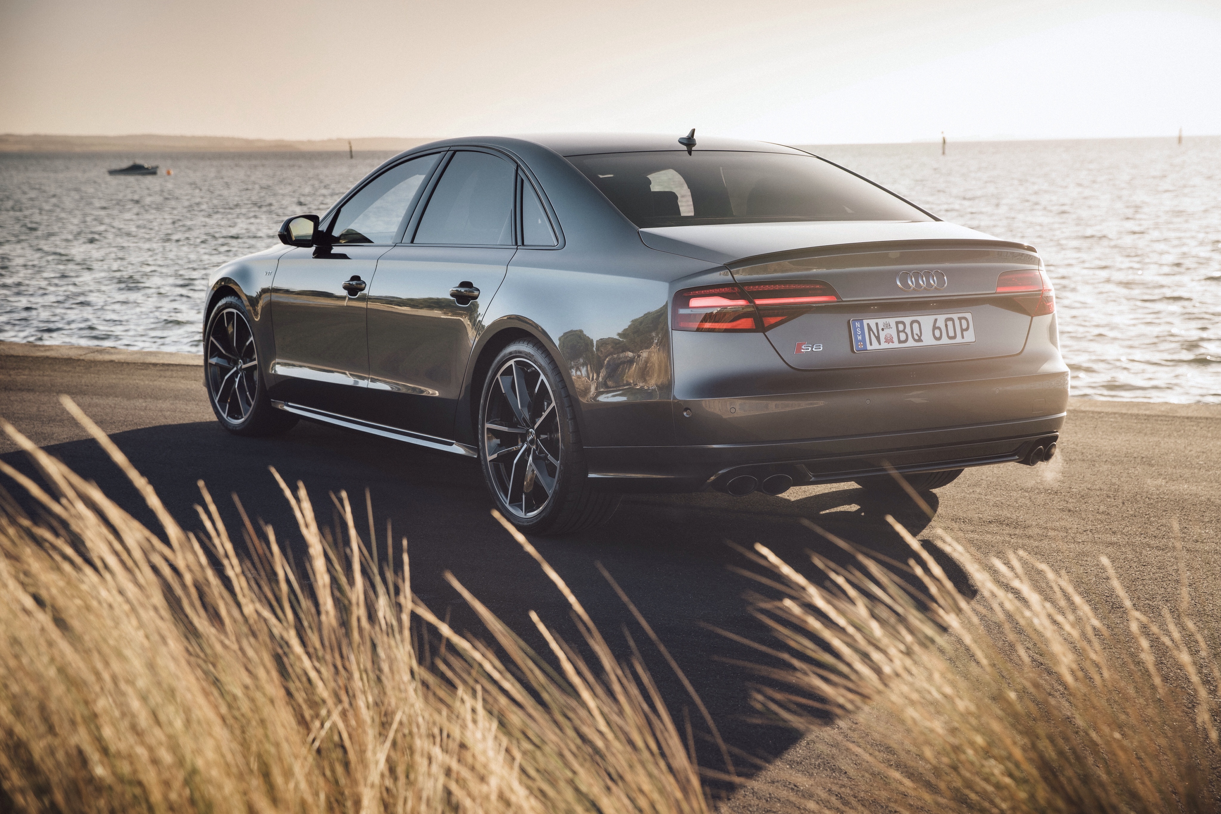 Скачать audi, s8, вид сзади обои на рабочий стол