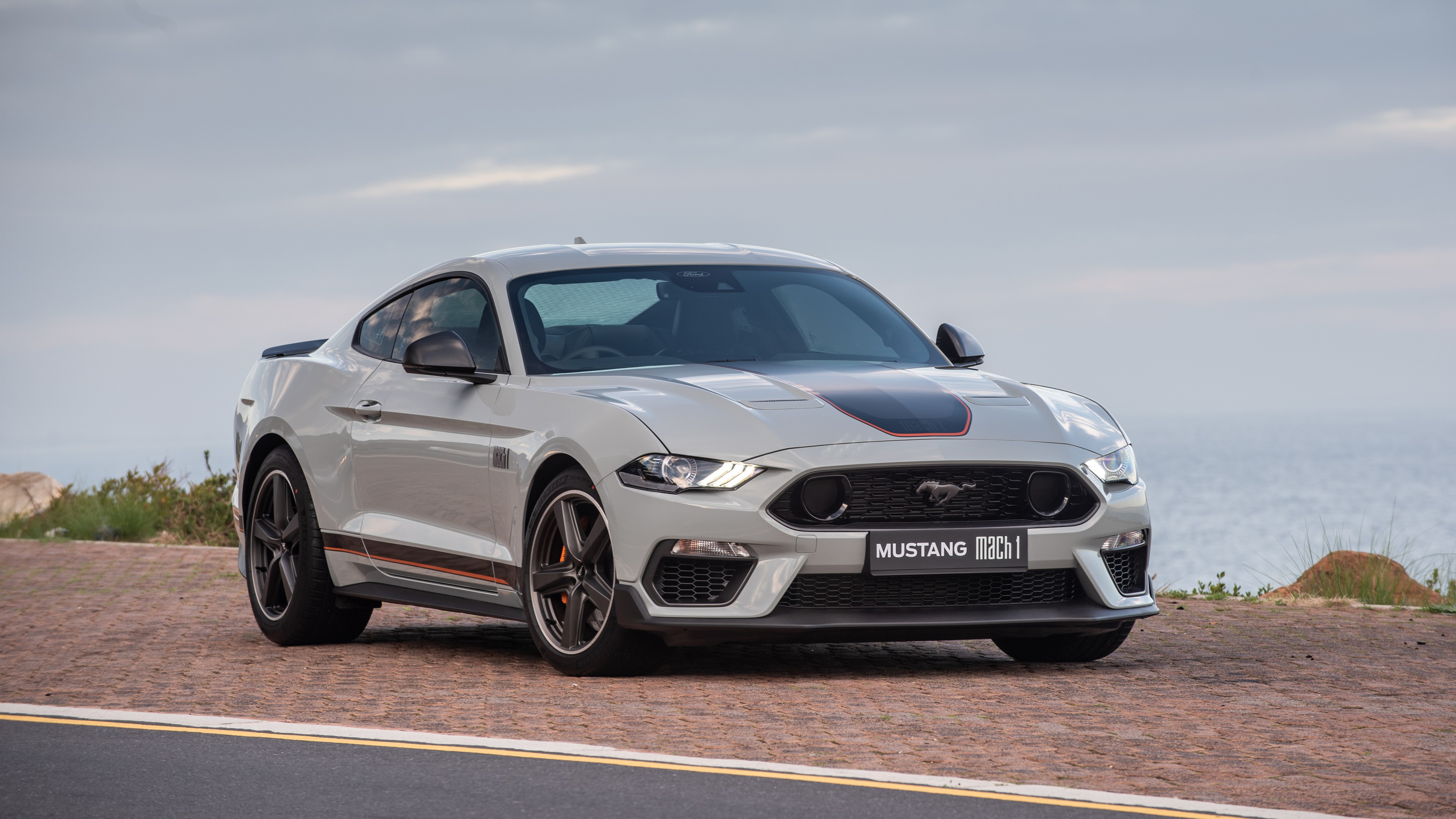 Скачать Автомобиль Ford Mustang CS850GT 2021 года на фоне неба обои на рабочий стол