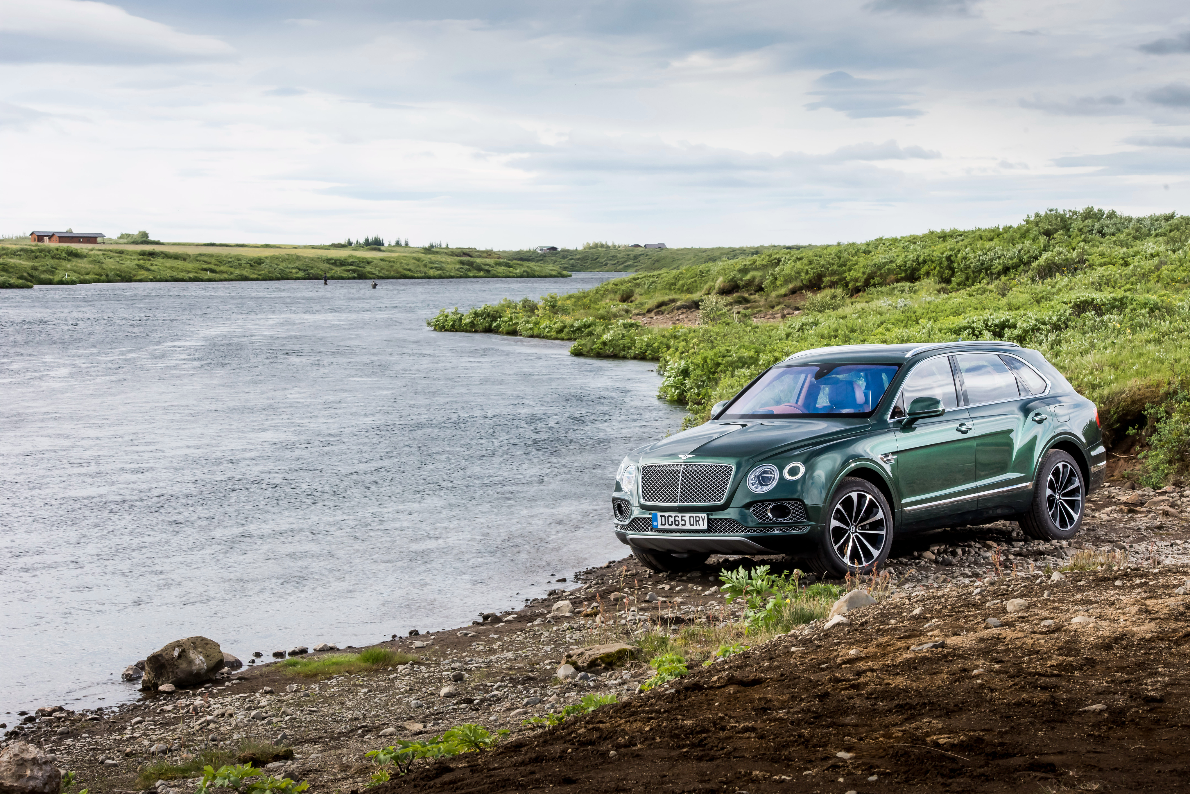 Скачать bentley, bentayga, вид сбоку обои на рабочий стол