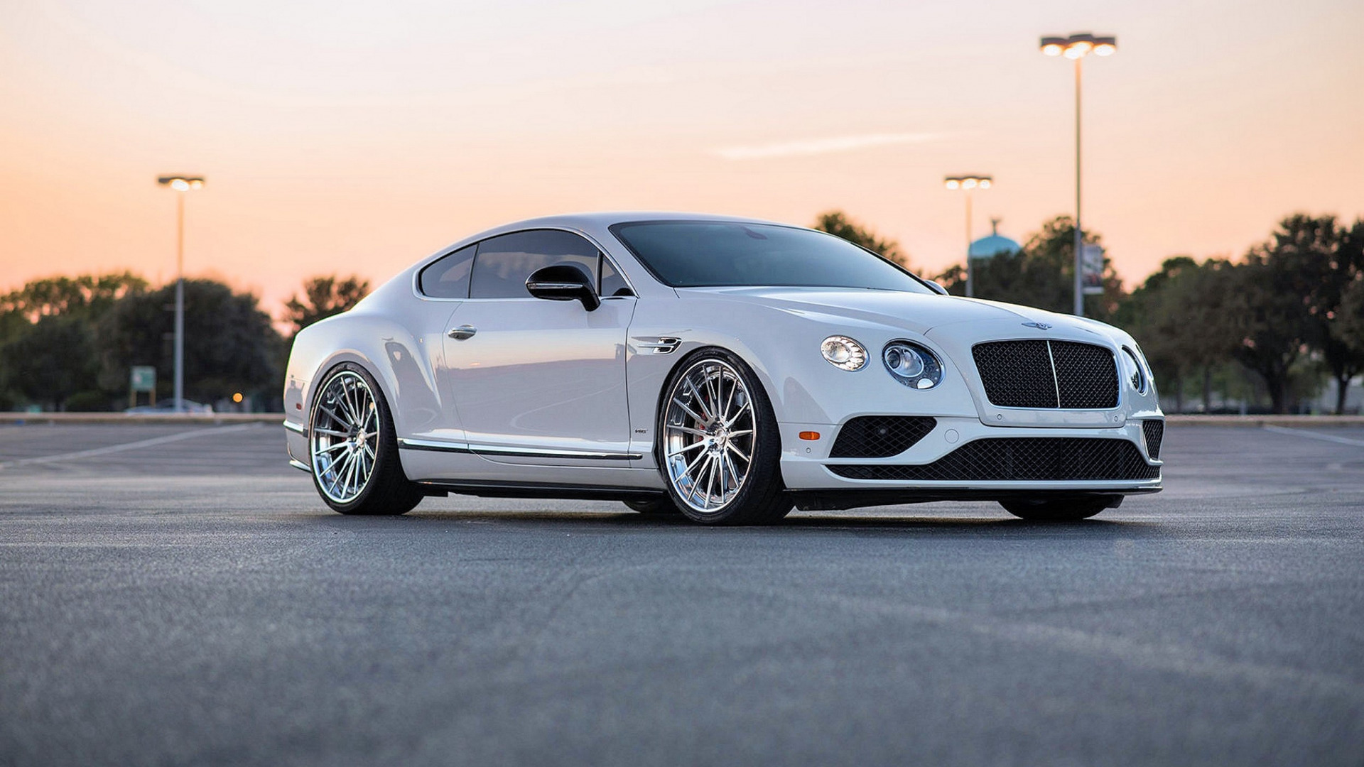 Скачать Bentley Continental GT обои на рабочий стол