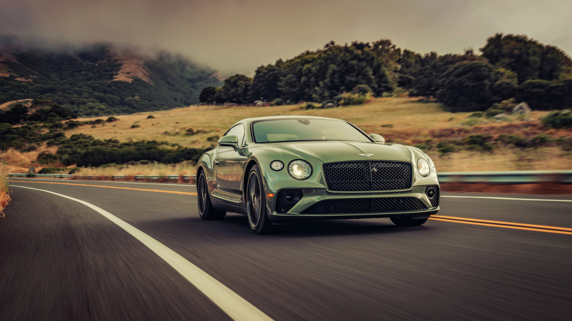 Скачать Bentley Continental GT V8 обои на рабочий стол