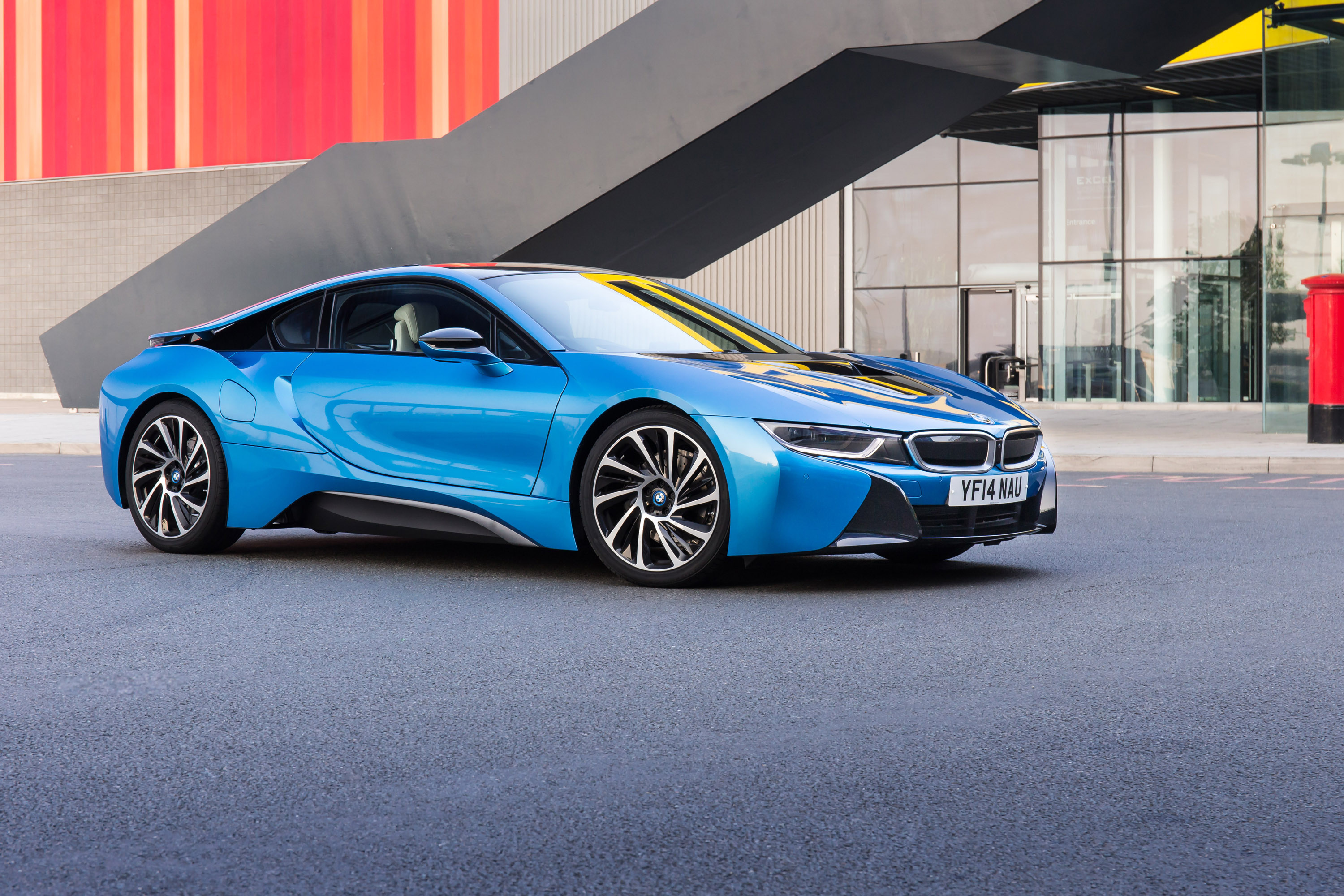 Скачать bmw, i8, 2015, синий, вид сбоку обои на рабочий стол