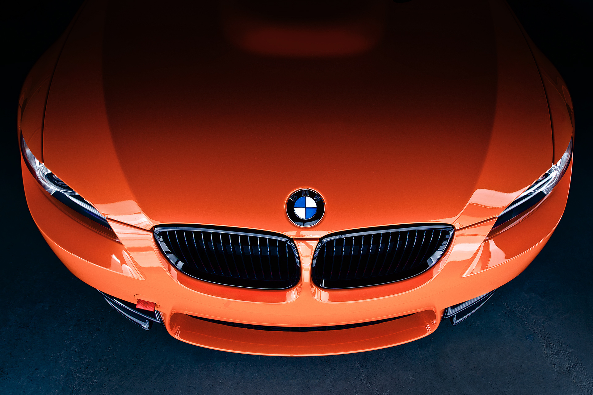 Скачать bmw, m3, orange, front, бмв, оранжевый, шильдик, значок обои на рабочий стол