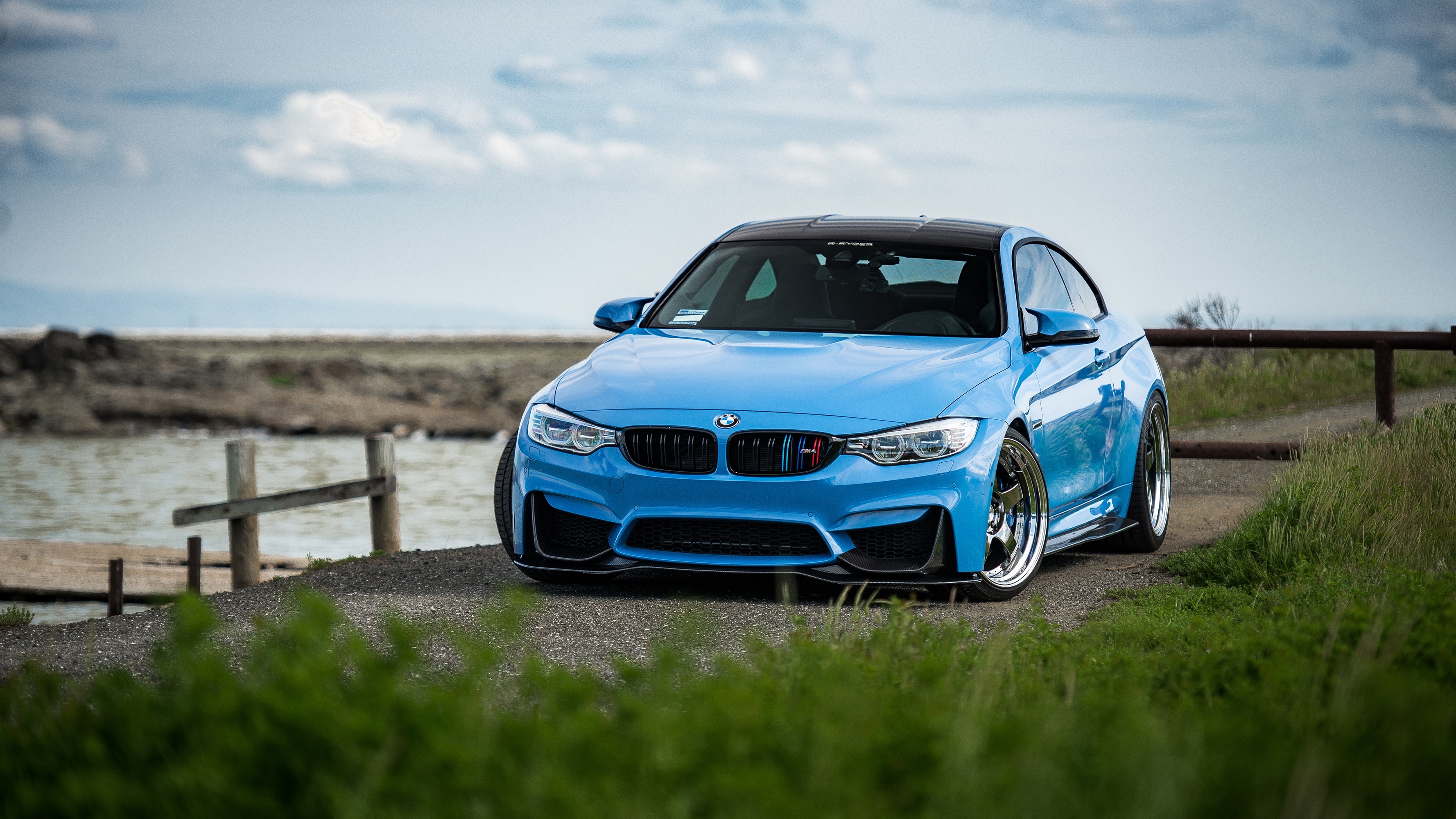 Скачать BMW M4 обои на рабочий стол