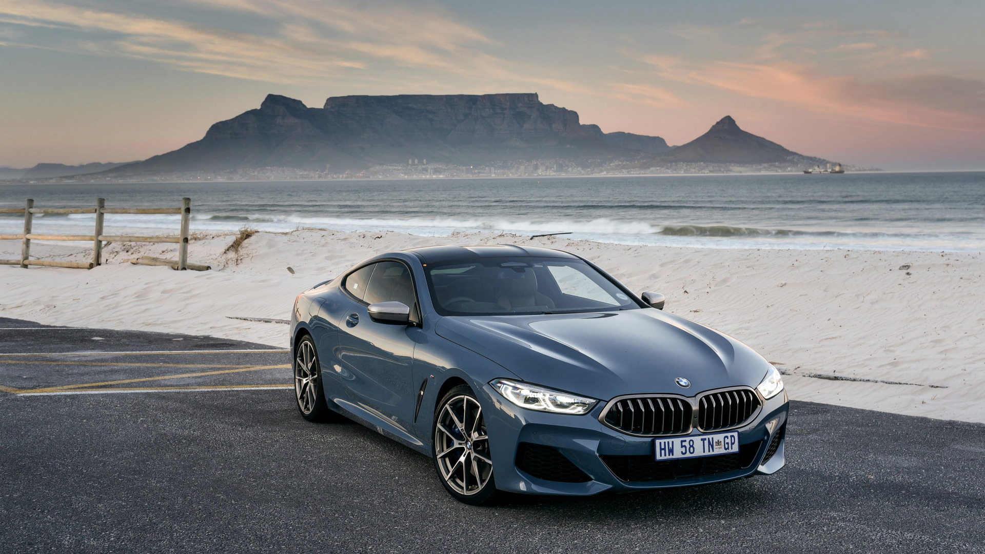 Скачать BMW M850i xDrive обои на рабочий стол