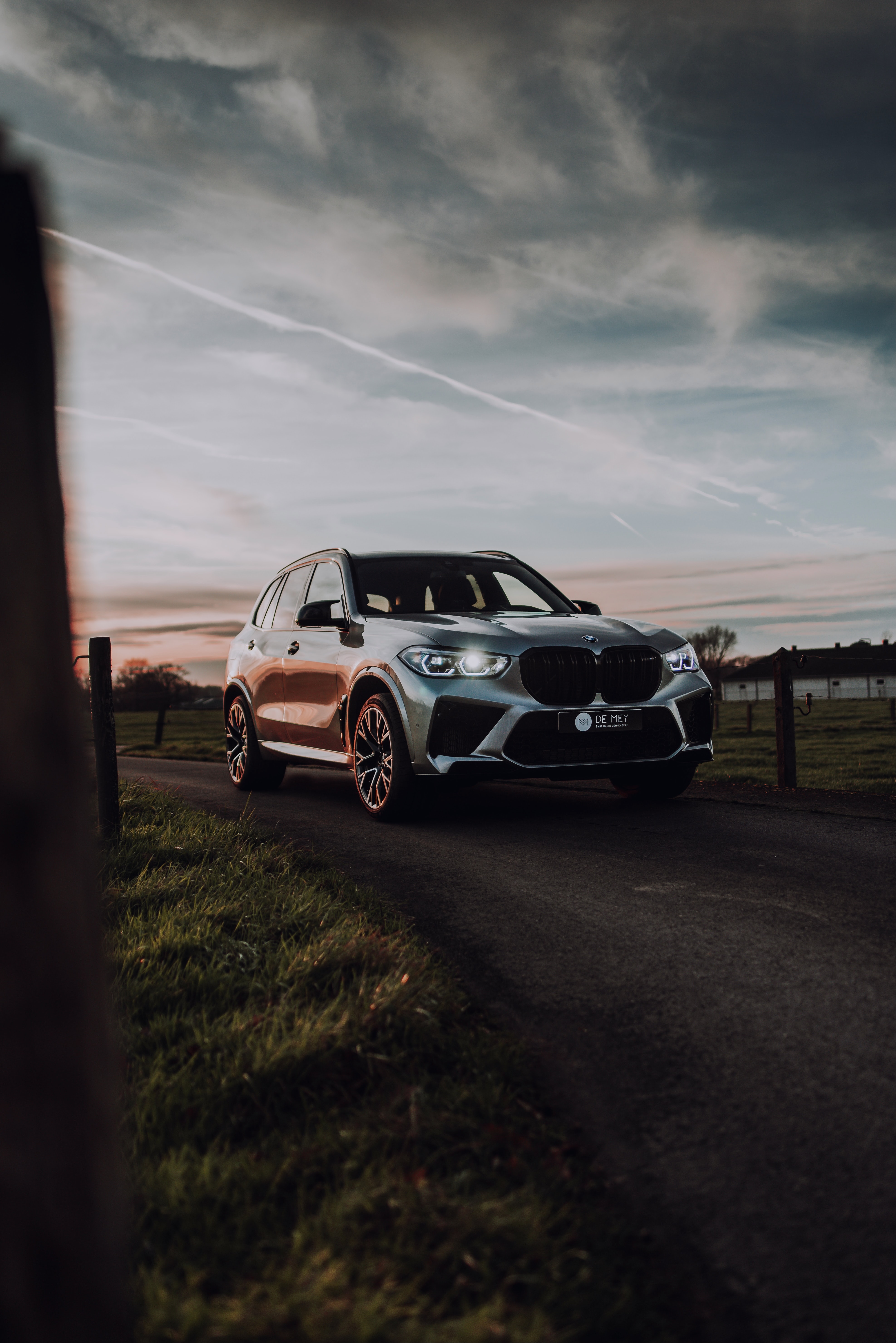 Скачать bmw x5, bmw, автомобиль, внедорожник, серый обои для телефона