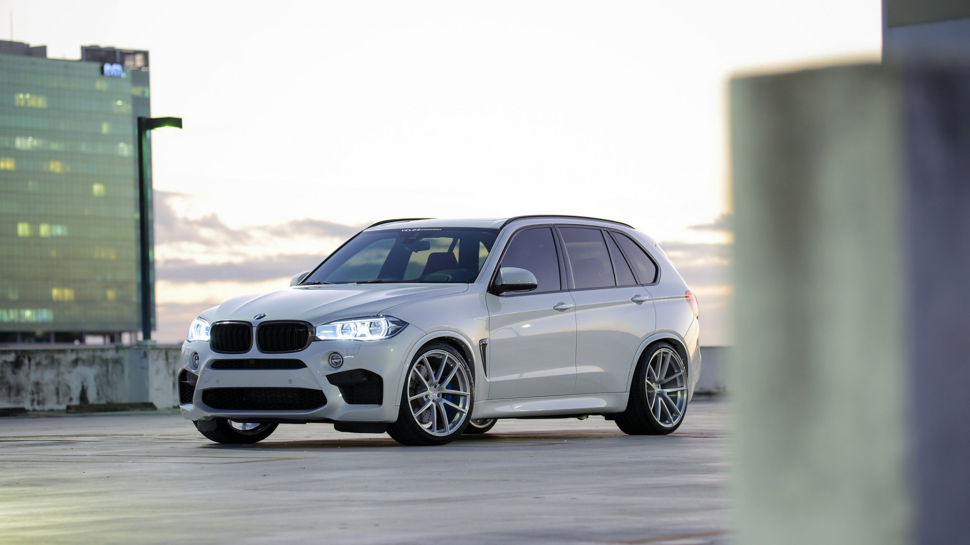 Скачать BMW X5M обои на рабочий стол