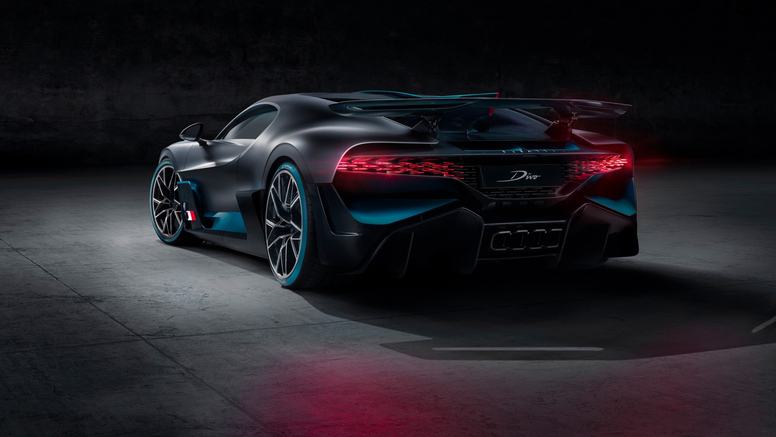 Скачать bugatti divo обои на рабочий стол