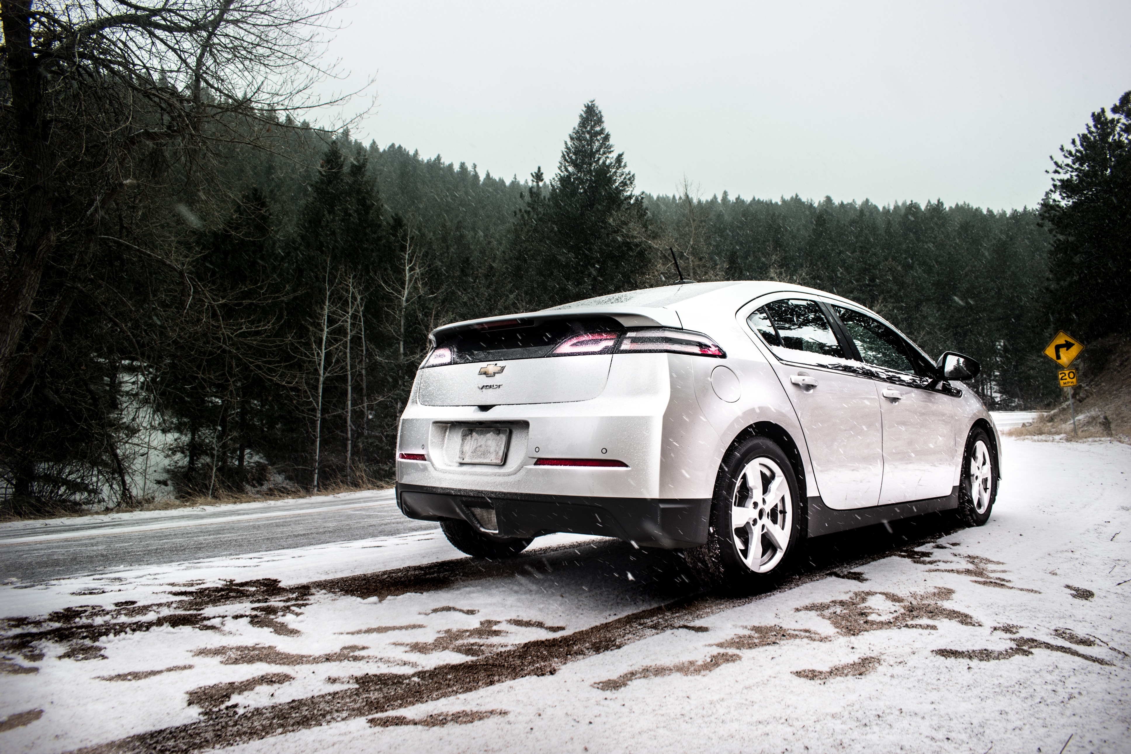 Скачать chevrolet volt, chevrolet, снегопад, вид сбоку, снег обои на рабочий стол