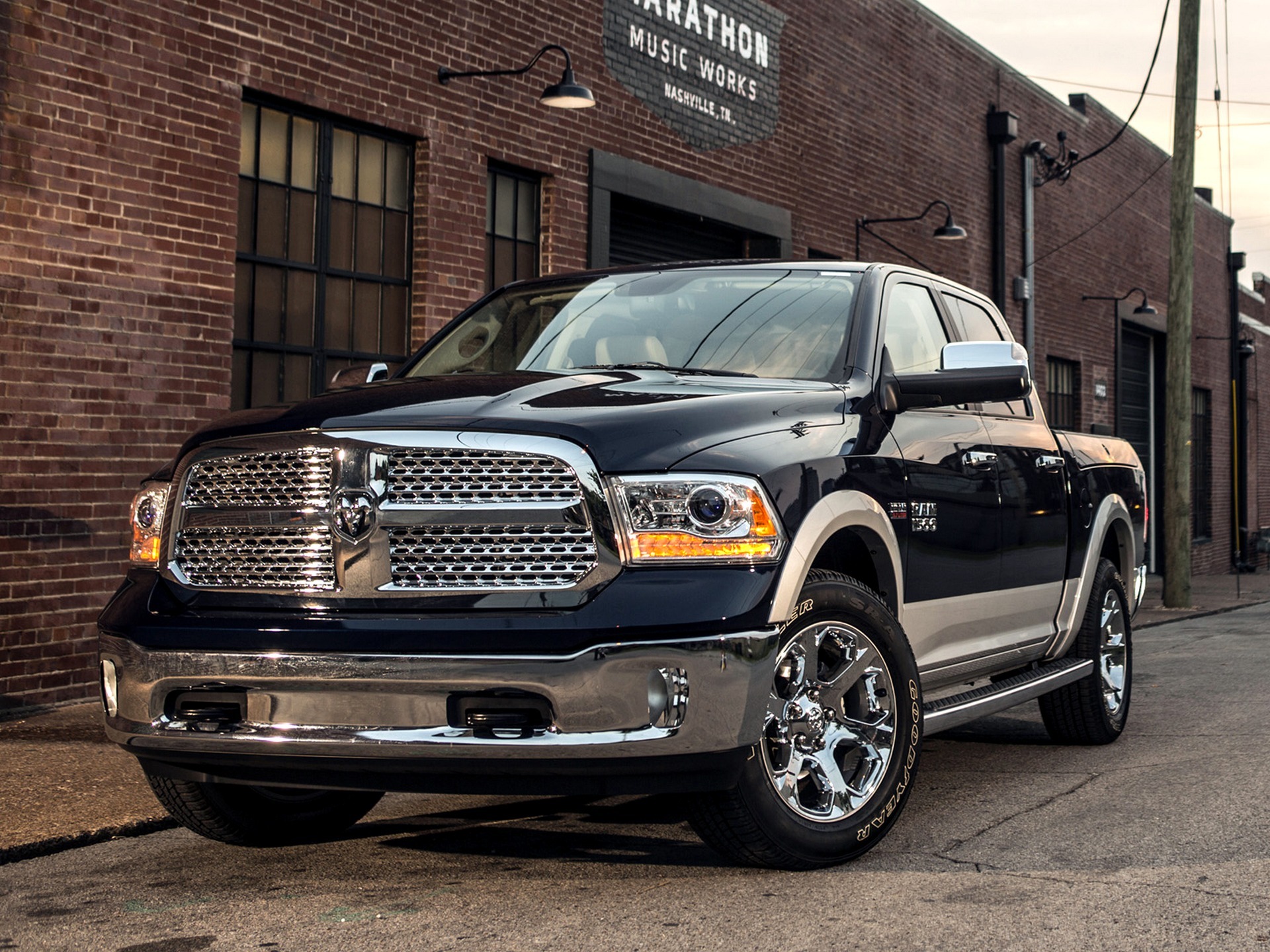 Скачать dodge ram, пикап, 1500, laramie longhorn обои на рабочий стол