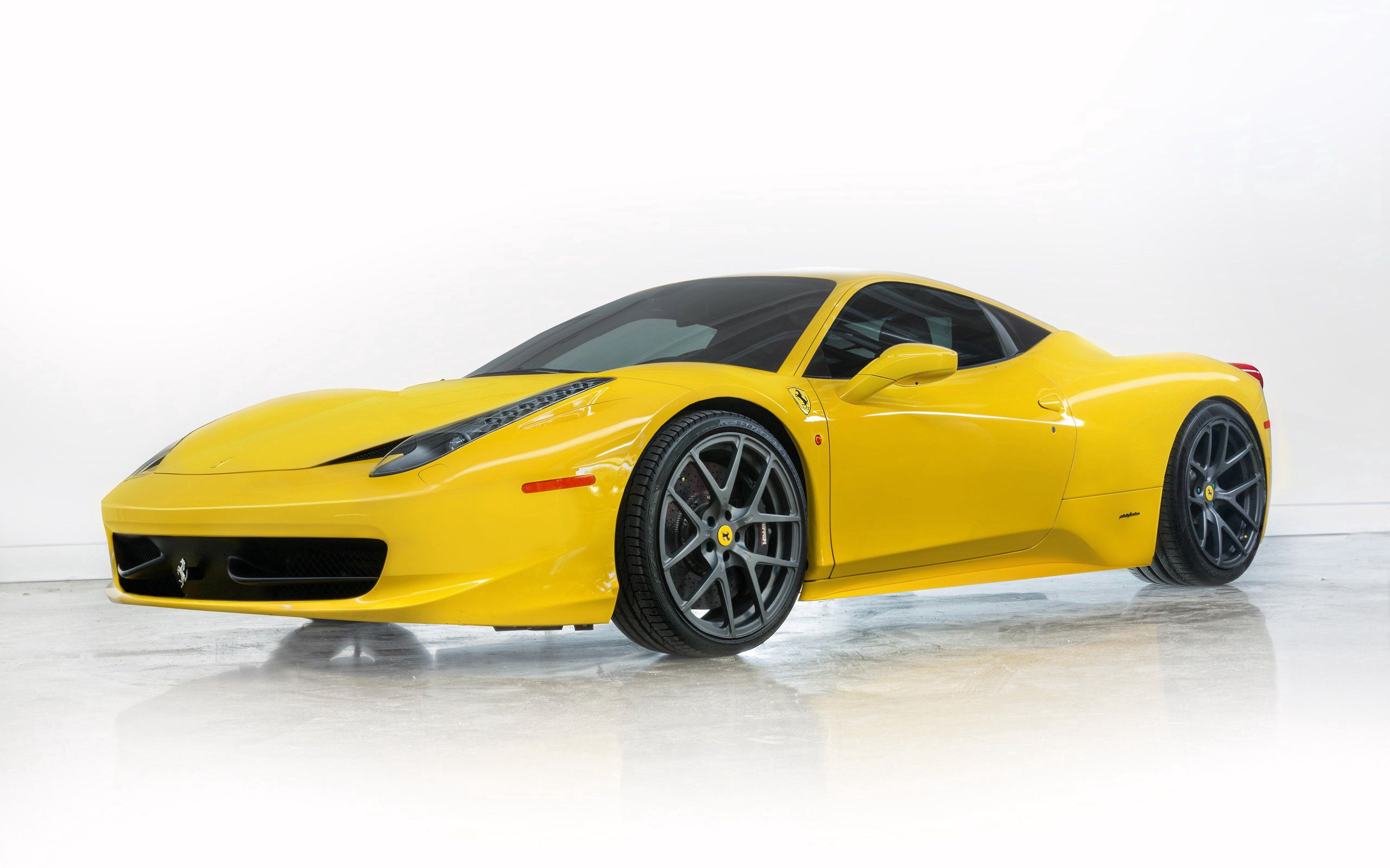 Скачать ferrari 458, italia, феррари, желтый, вид сбоку обои на рабочий стол