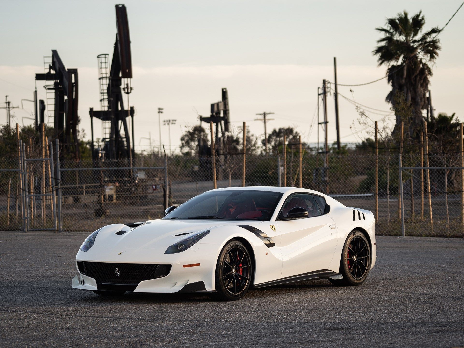 Скачать Ferrari F12 TDF обои на рабочий стол