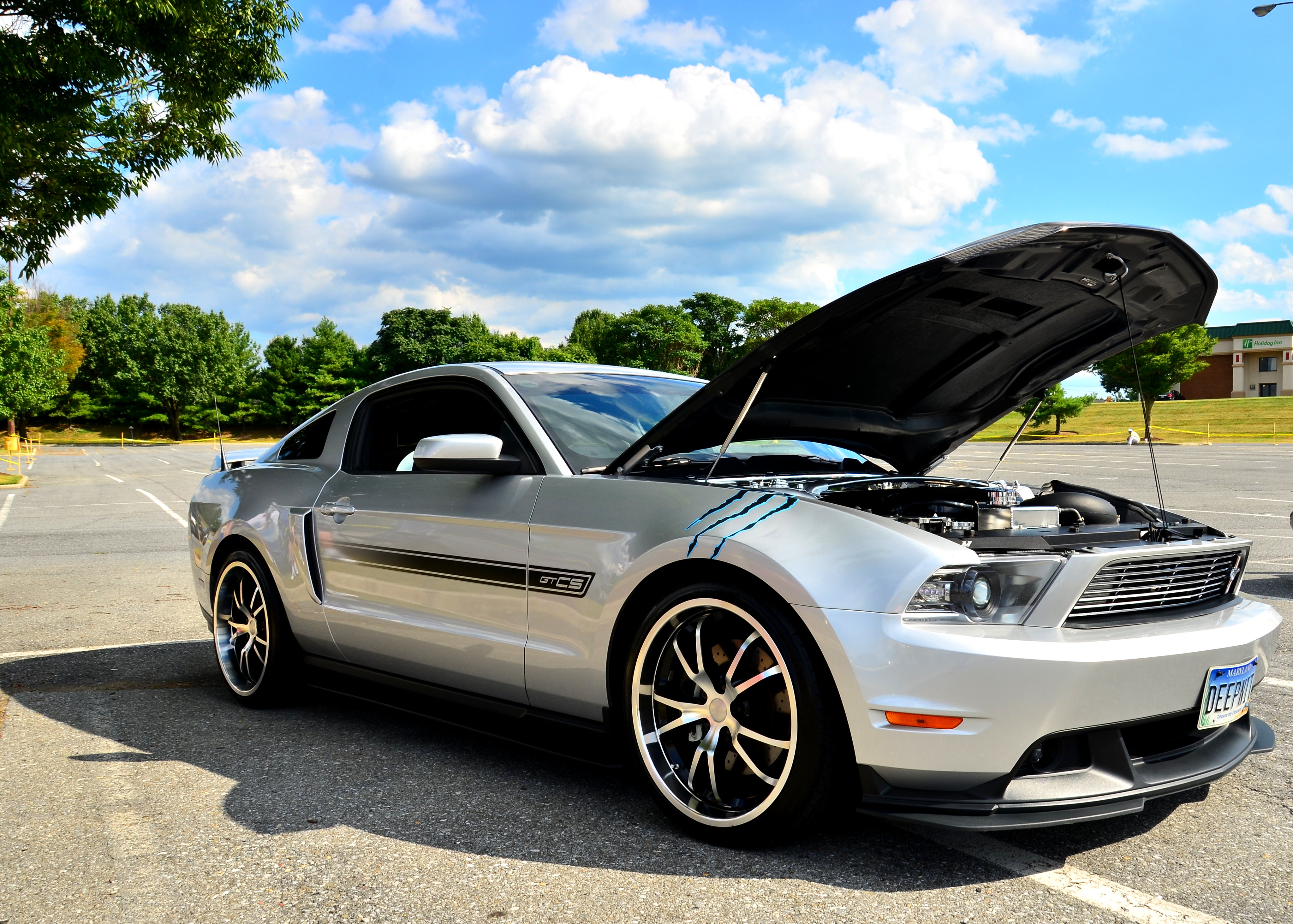 Скачать ford mustang gt cs, ford, автомобиль, серебристый, тюнинг, царапины обои на рабочий стол