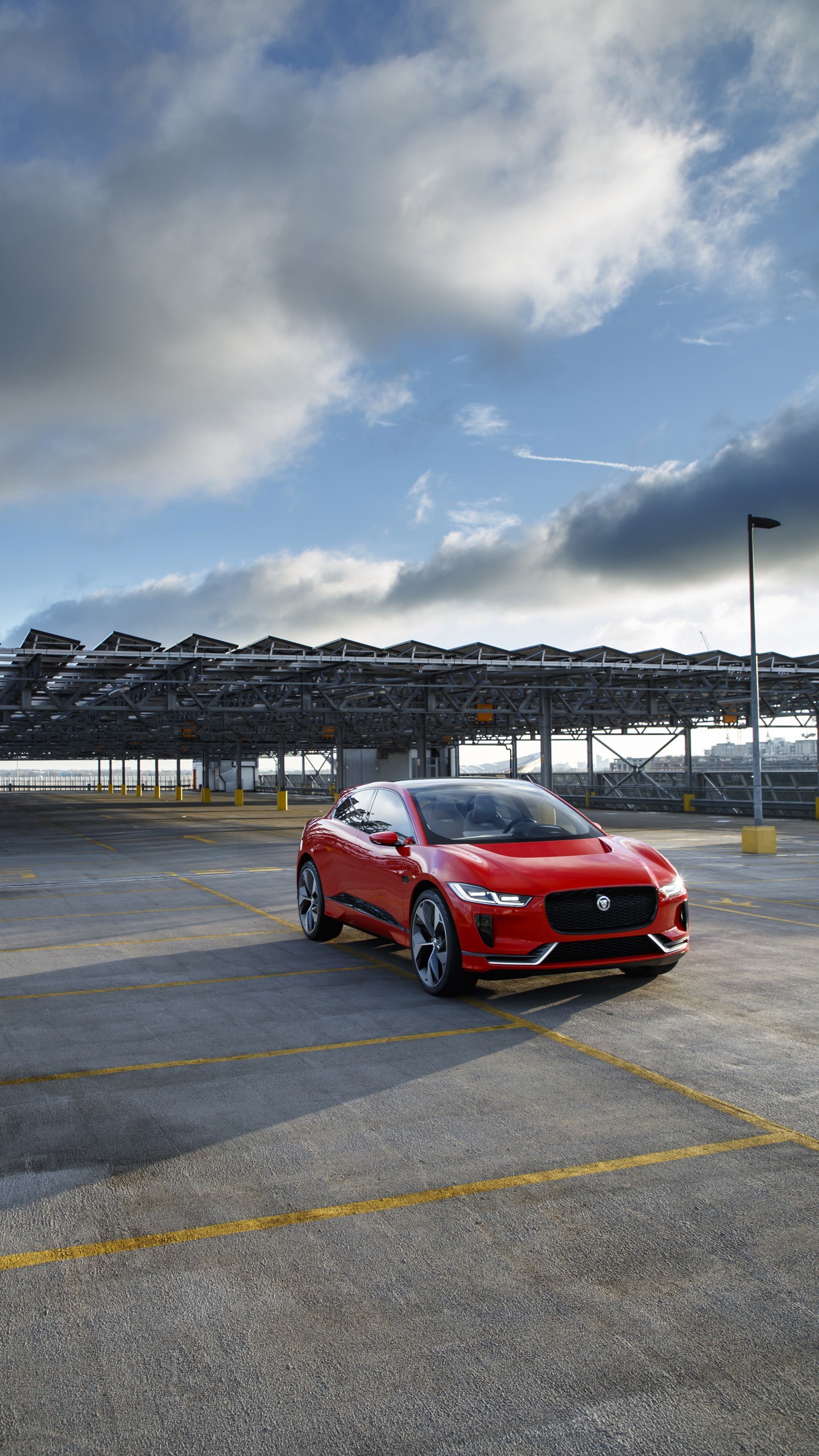 Скачать jaguar i-pace, jaguar, кроссовер, красный обои для телефона