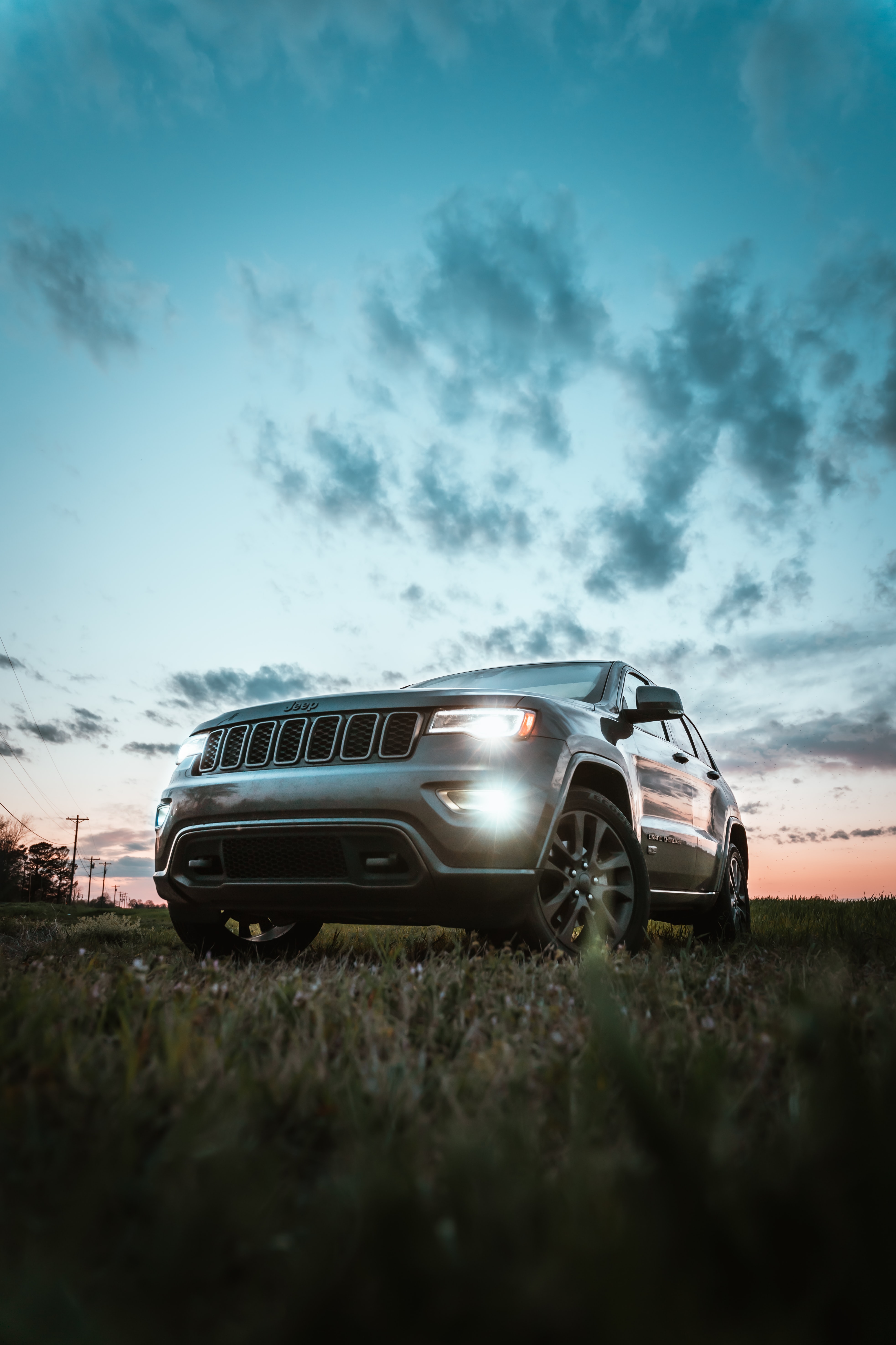 Скачать jeep grand cherokee, jeep, автомобиль, внедорожник, серый обои для телефона