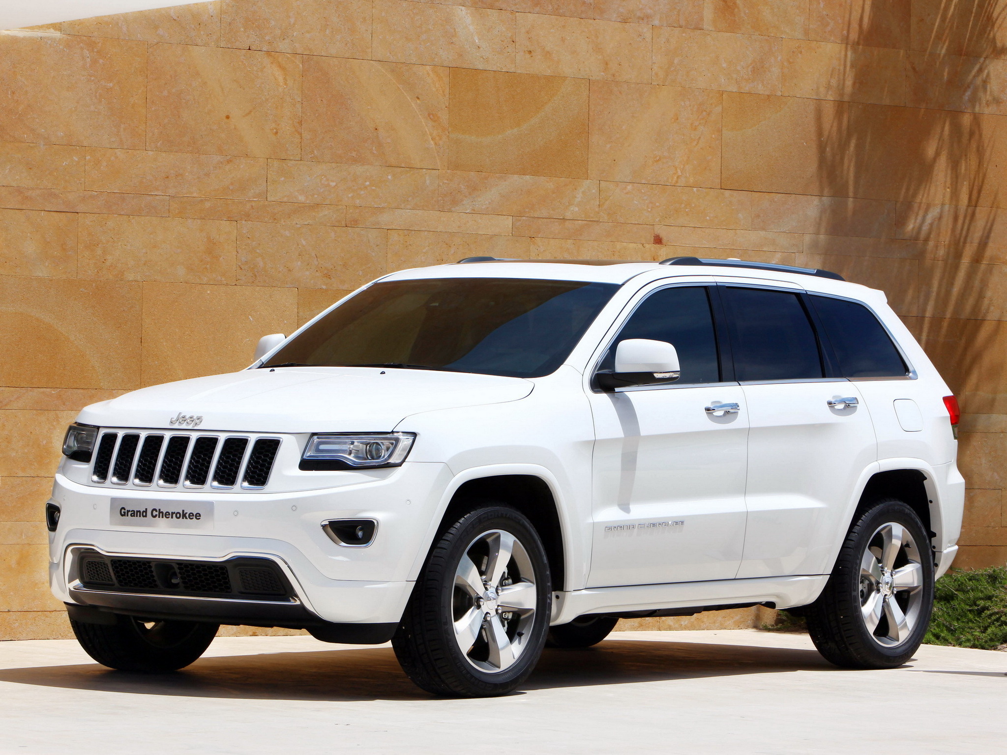 Скачать jeep, grand cherokee, overland, внедорожник, белый, джип обои на рабочий стол