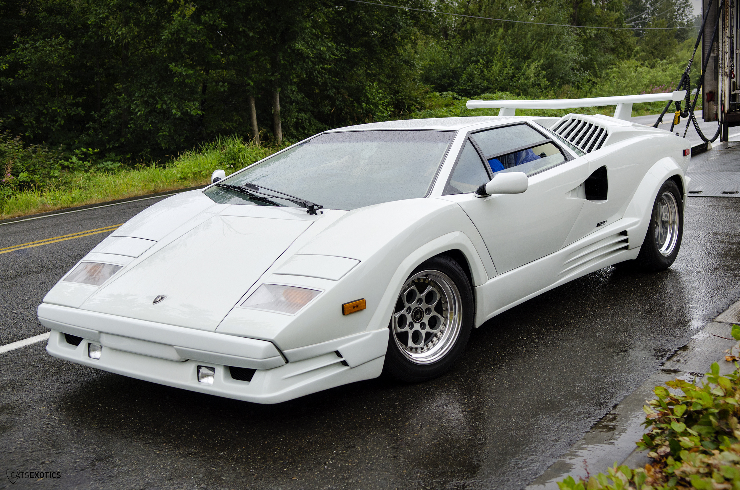 Скачать lamborghini, countach, белый, вид сбоку обои на рабочий стол