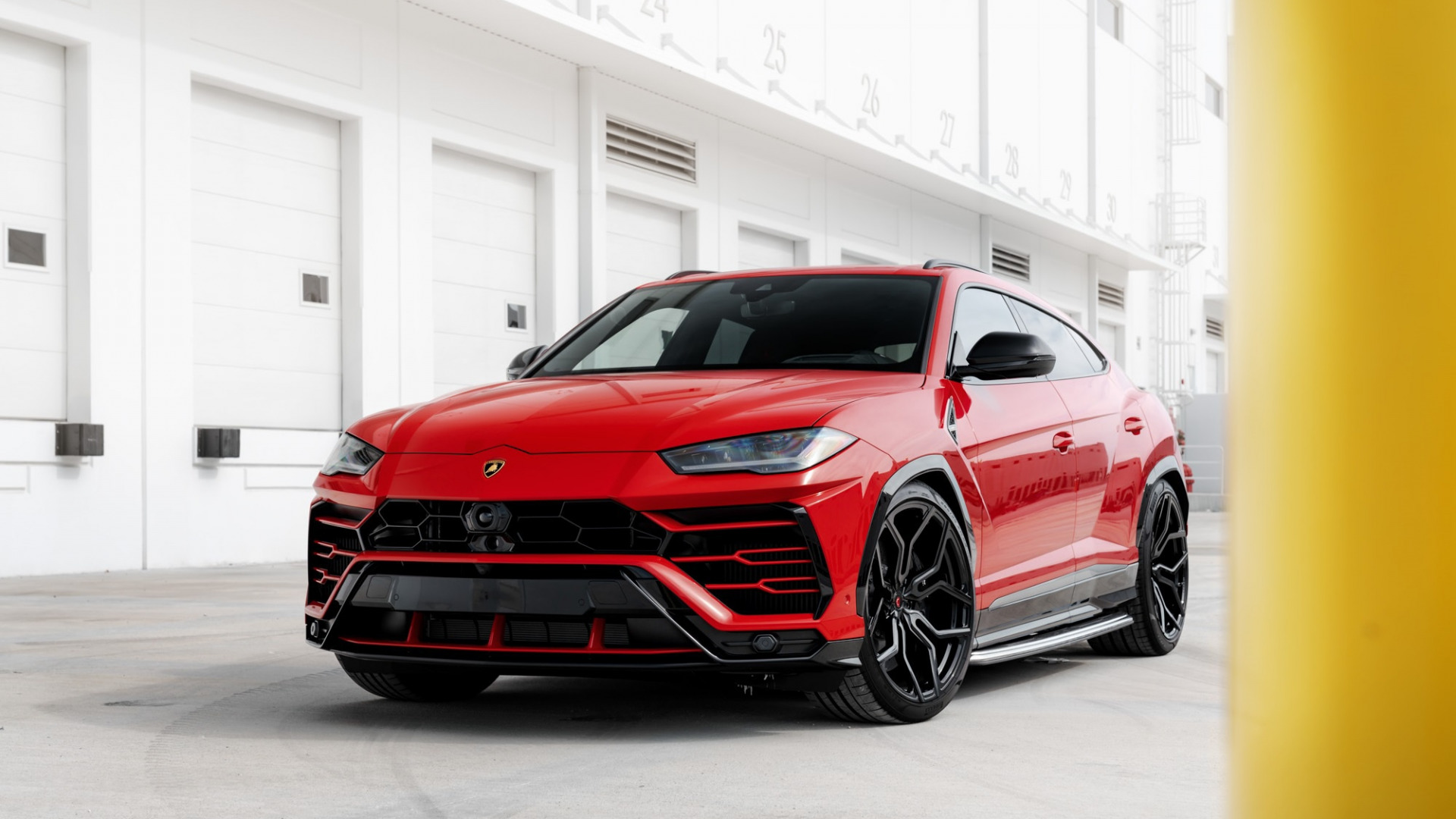 Скачать Lamborghini Urus обои на рабочий стол