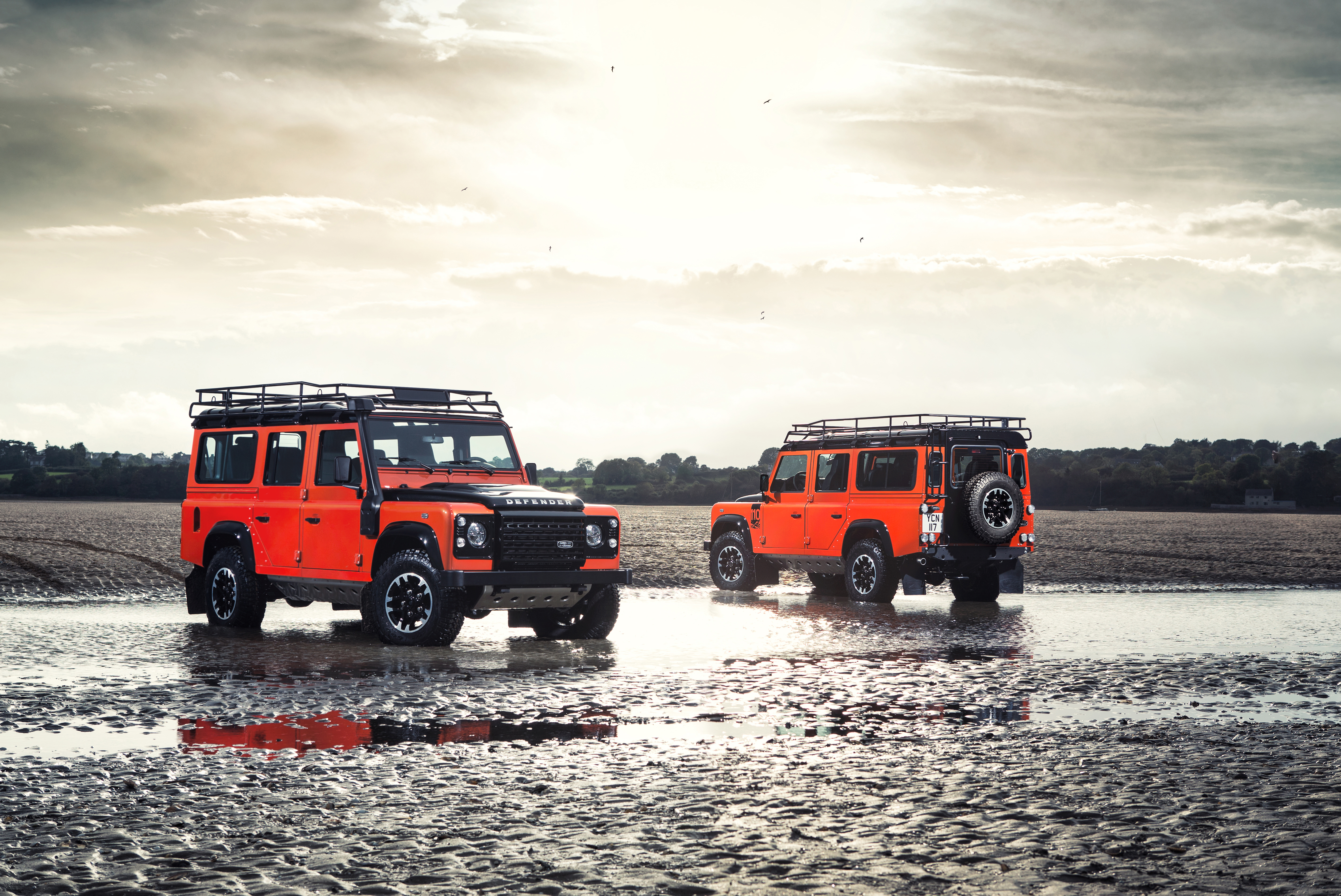 Скачать land rover defender, land rover, автомобиль, красный, внедорожник обои на рабочий стол