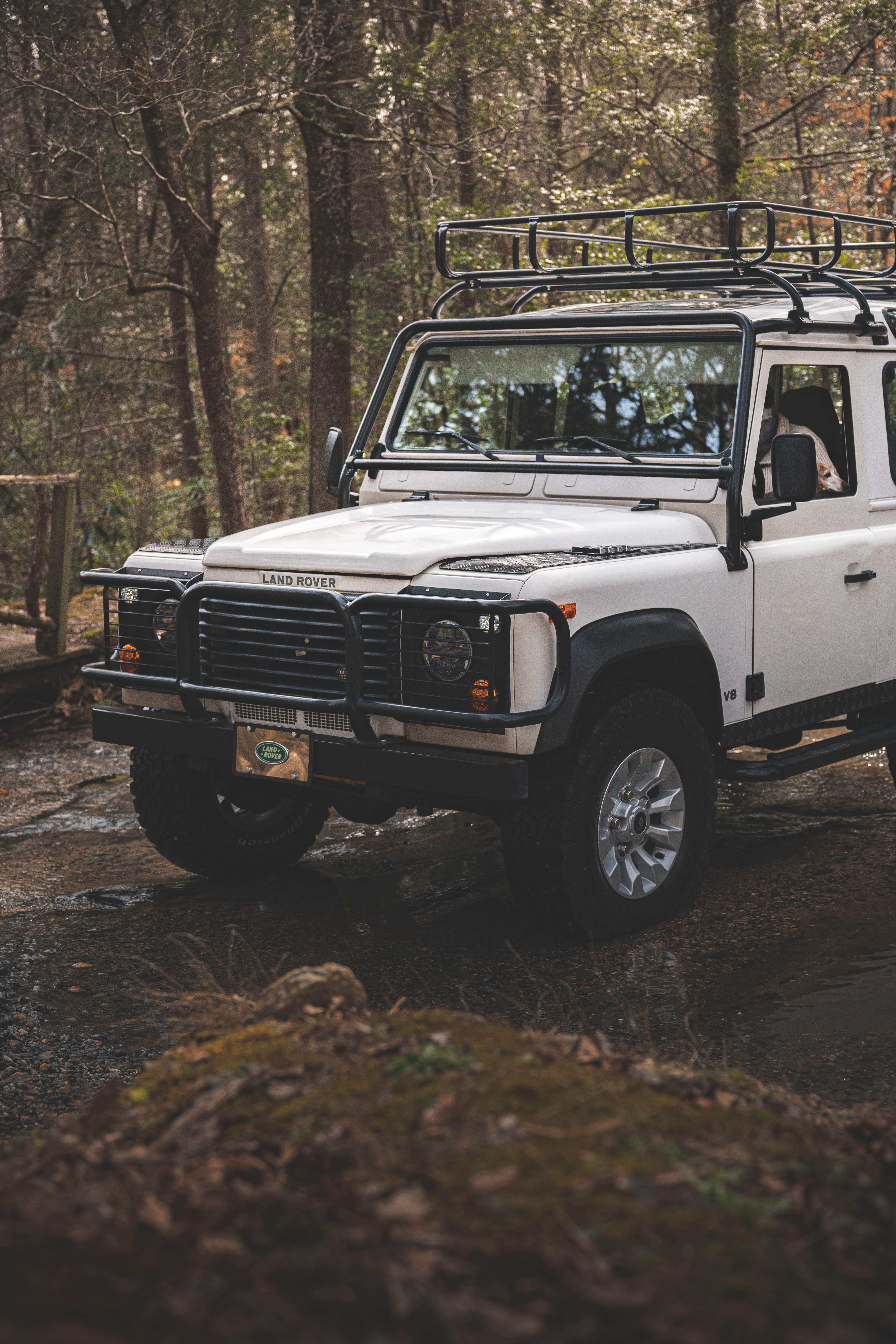 Скачать land rover defender, land rover, машина, внедорожник, белый, джип обои для телефона