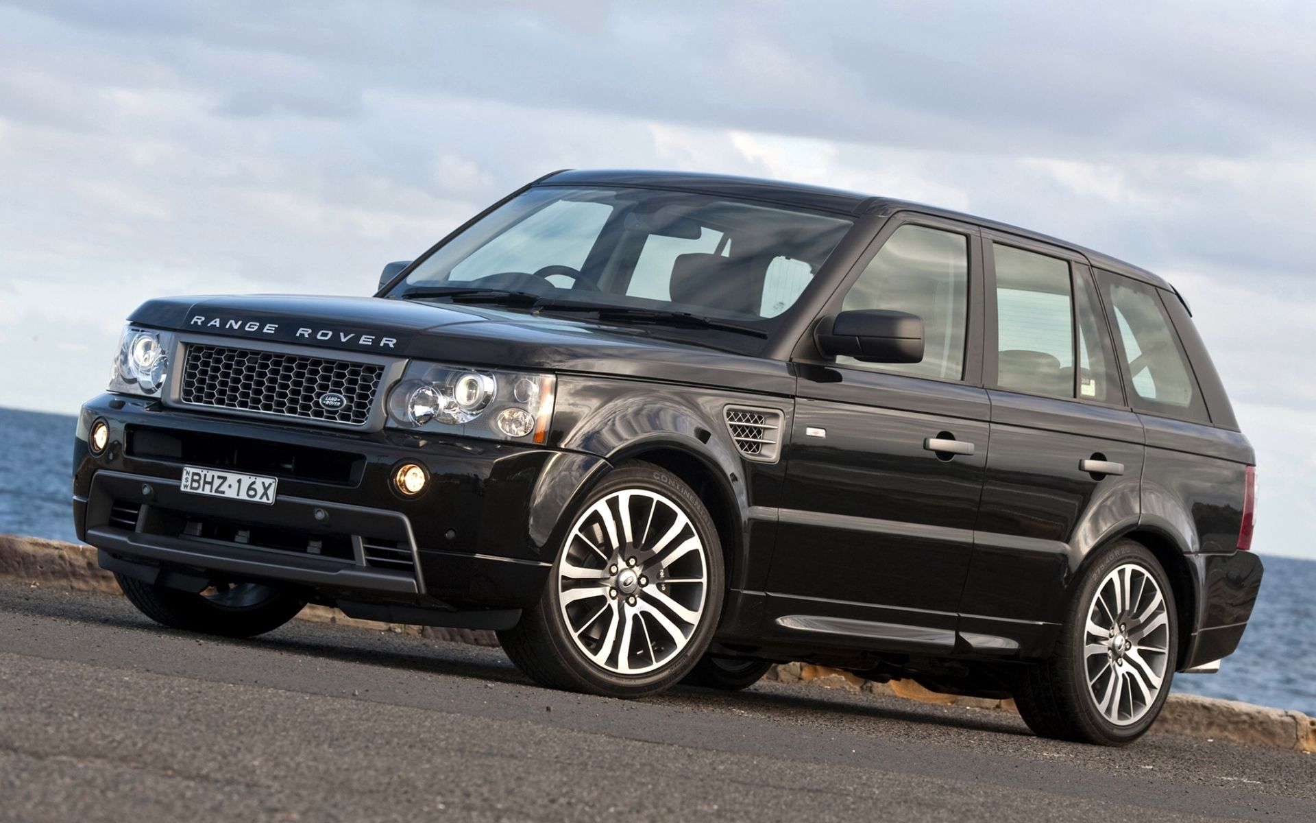 Скачать land rover, range rover, sport, stormer, лэнд ровер, ренж ровер, спорт, джип, передок, чёрный, небо обои на рабочий стол