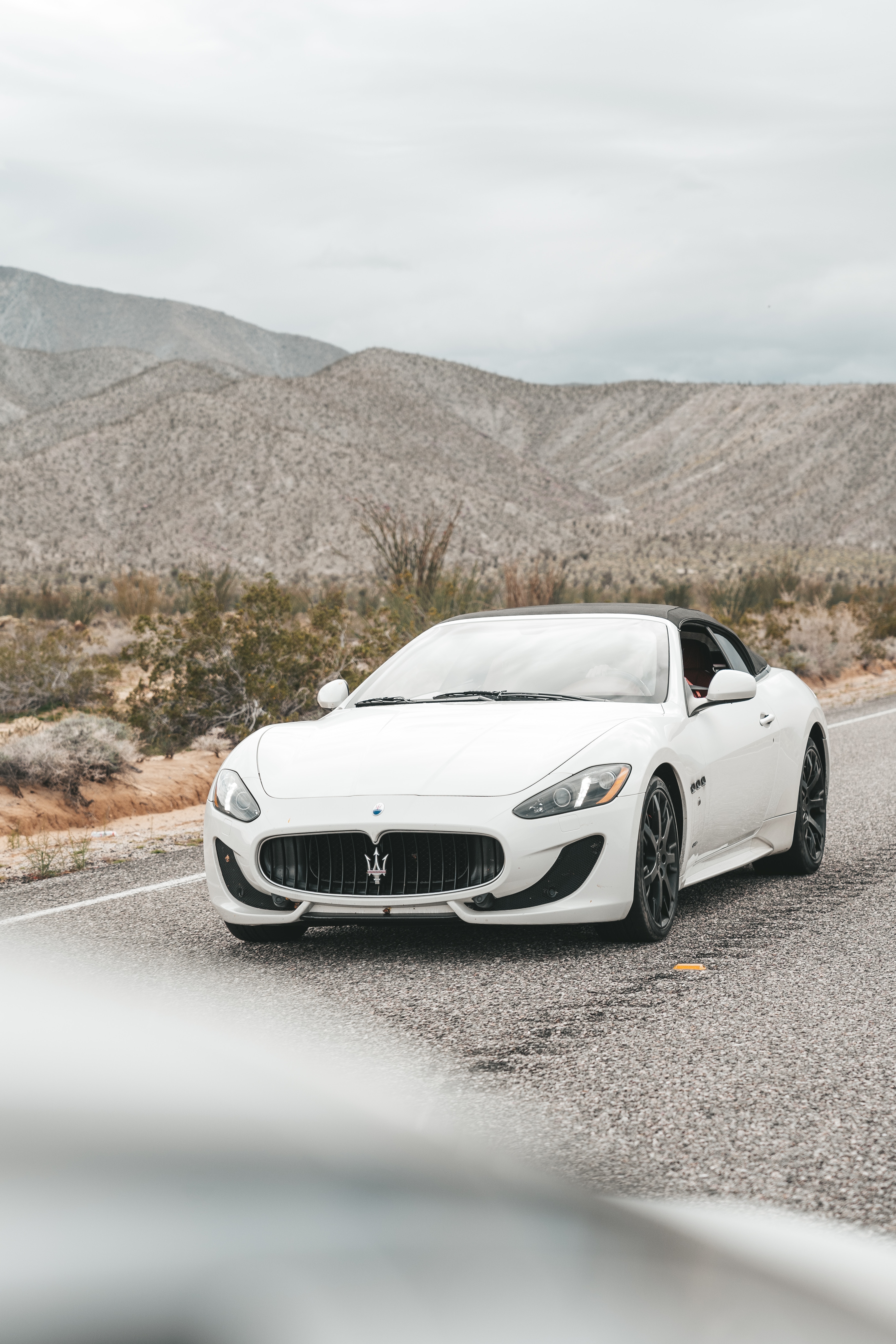 Скачать maserati grancabrio, maserati, машина, спорткар, кабриолет, белый обои для телефона