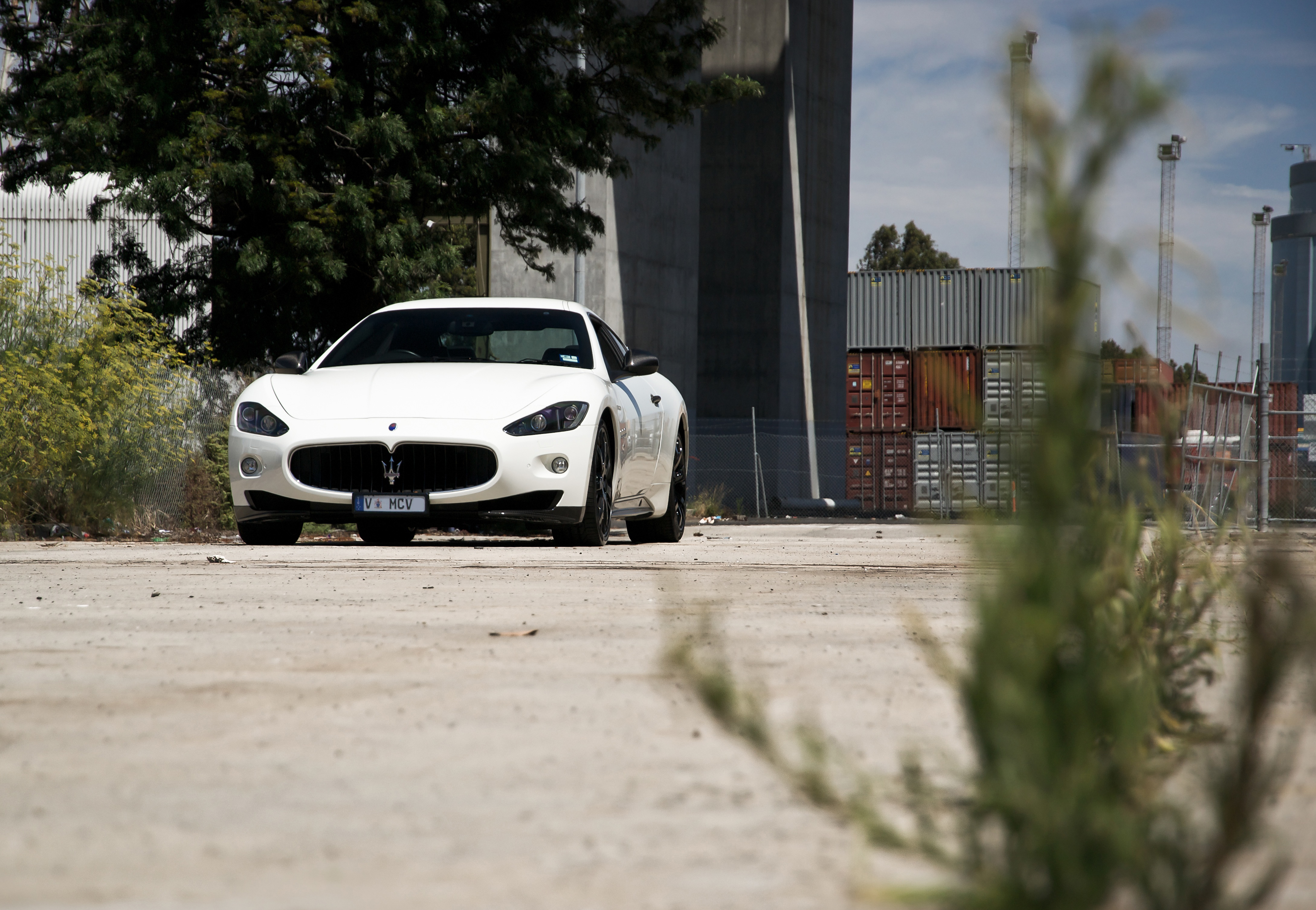 Скачать maserati, granturismo, белый, вид спереди обои на рабочий стол