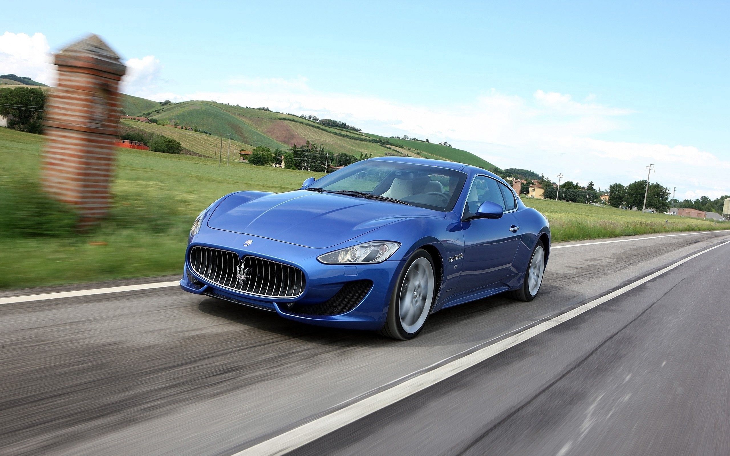 Скачать maserati granturismo sport, 2014, синий, скорость обои на рабочий стол