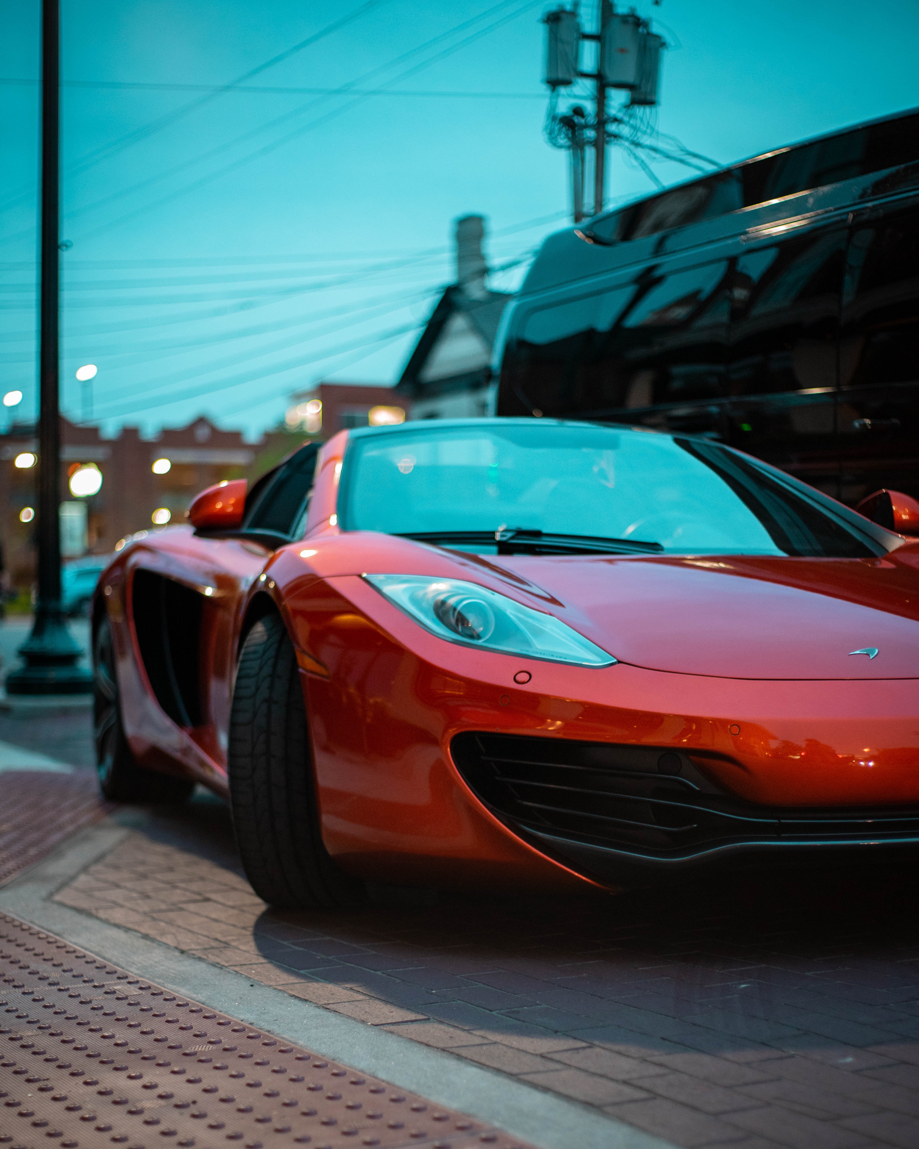 Скачать mclaren 12c, mclaren, автомобиль, спорткар, красный обои для телефона