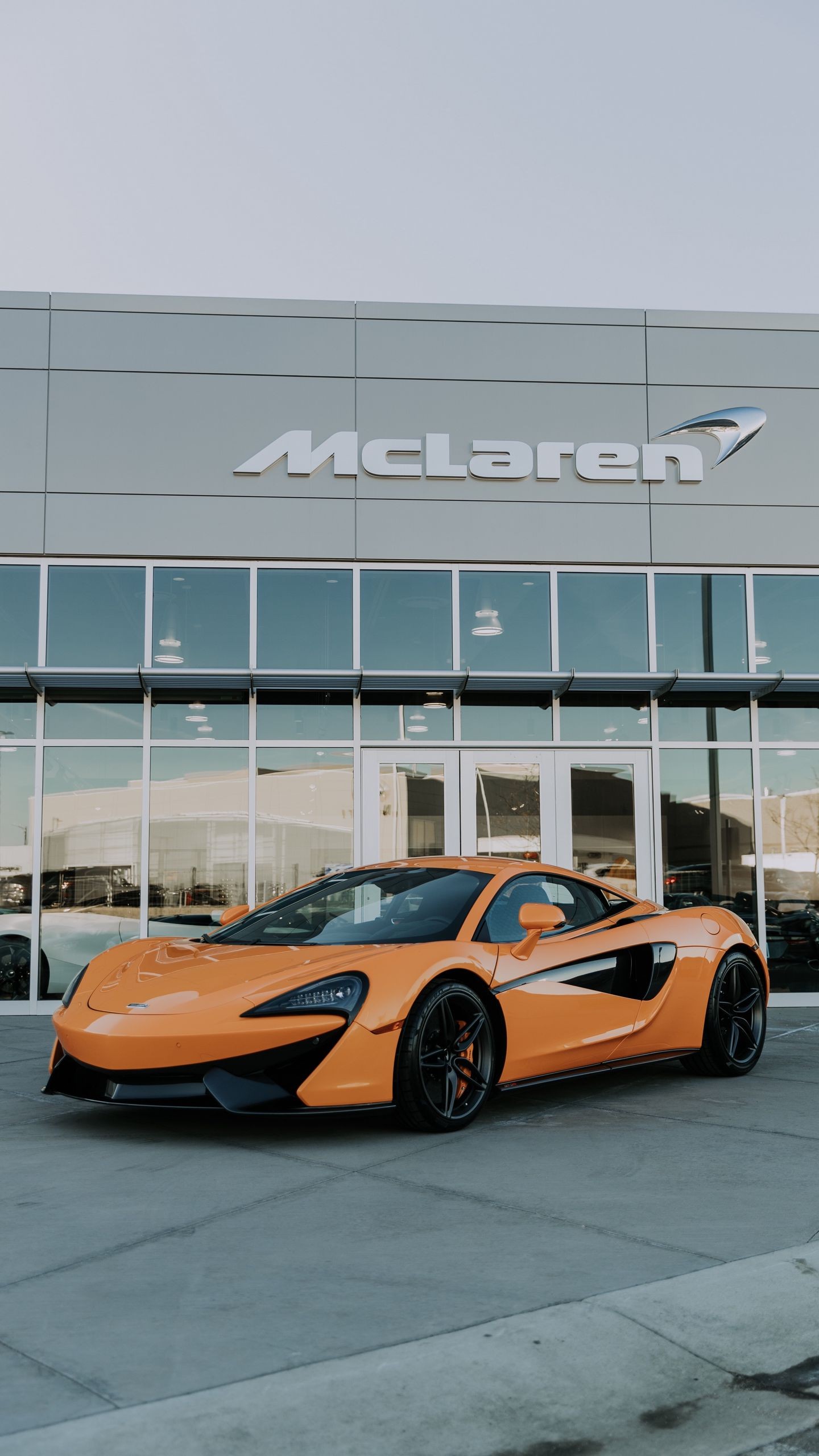 Скачать mclaren 12c, mclaren, спорткар, салон обои для телефона