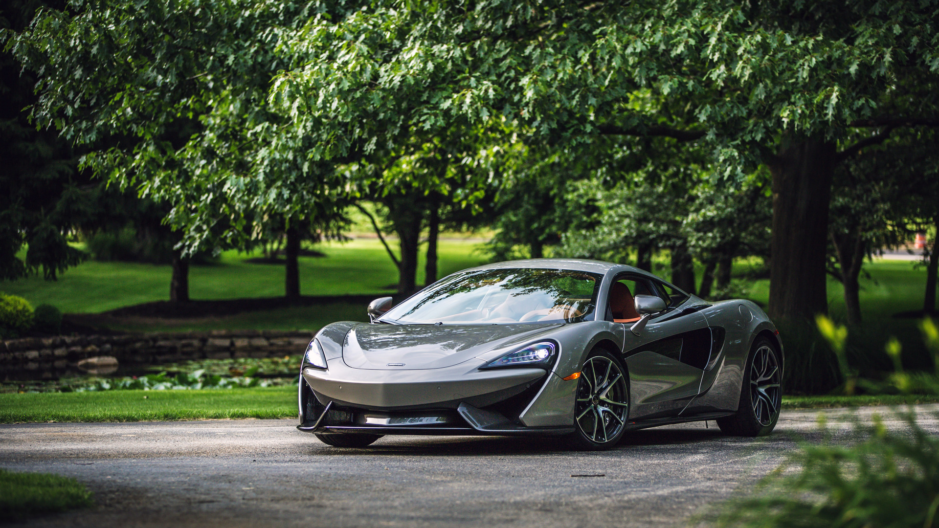 Скачать McLaren 570S обои на рабочий стол