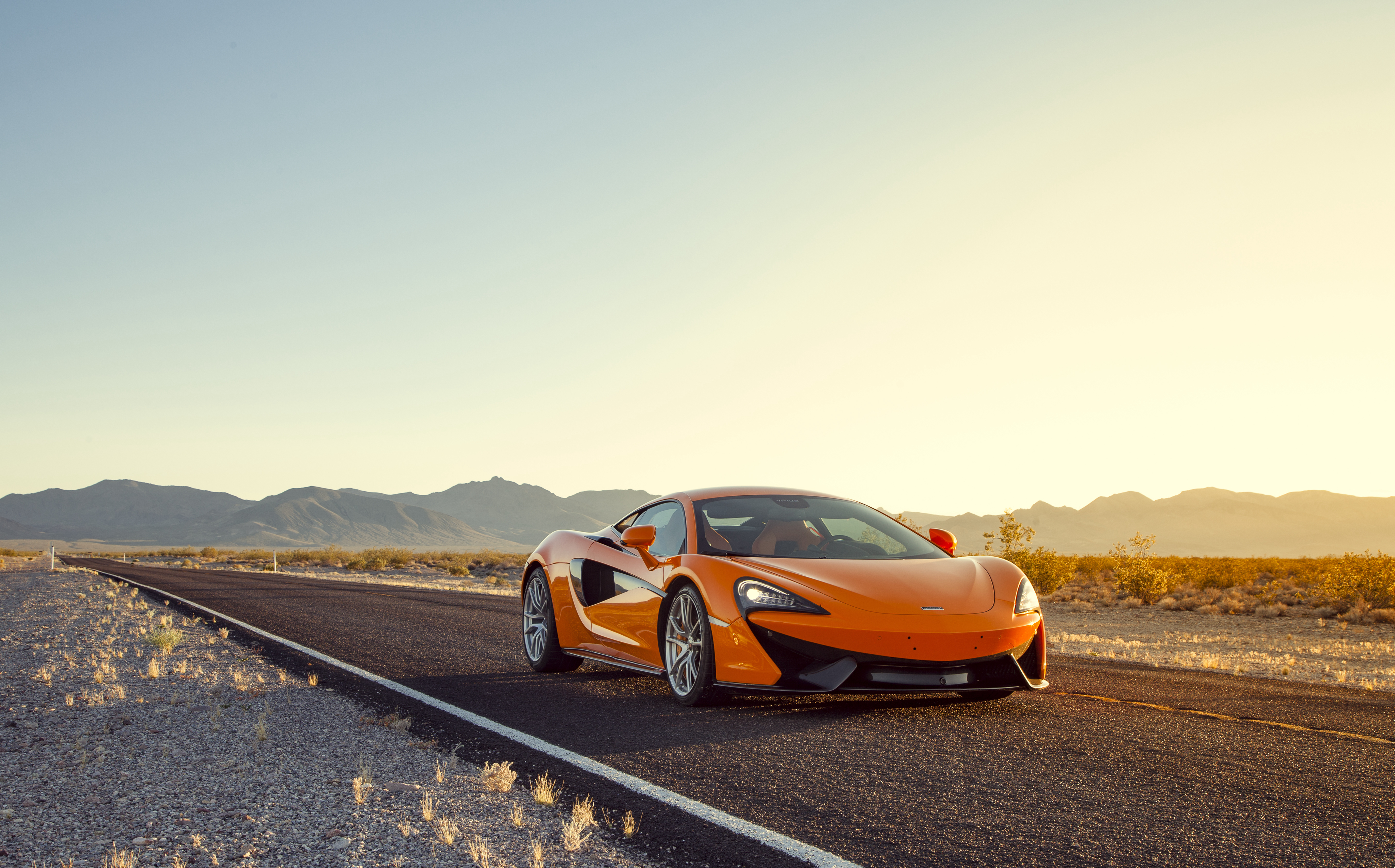 Скачать mclaren, 570s, оранжевый, вид сбоку обои на рабочий стол