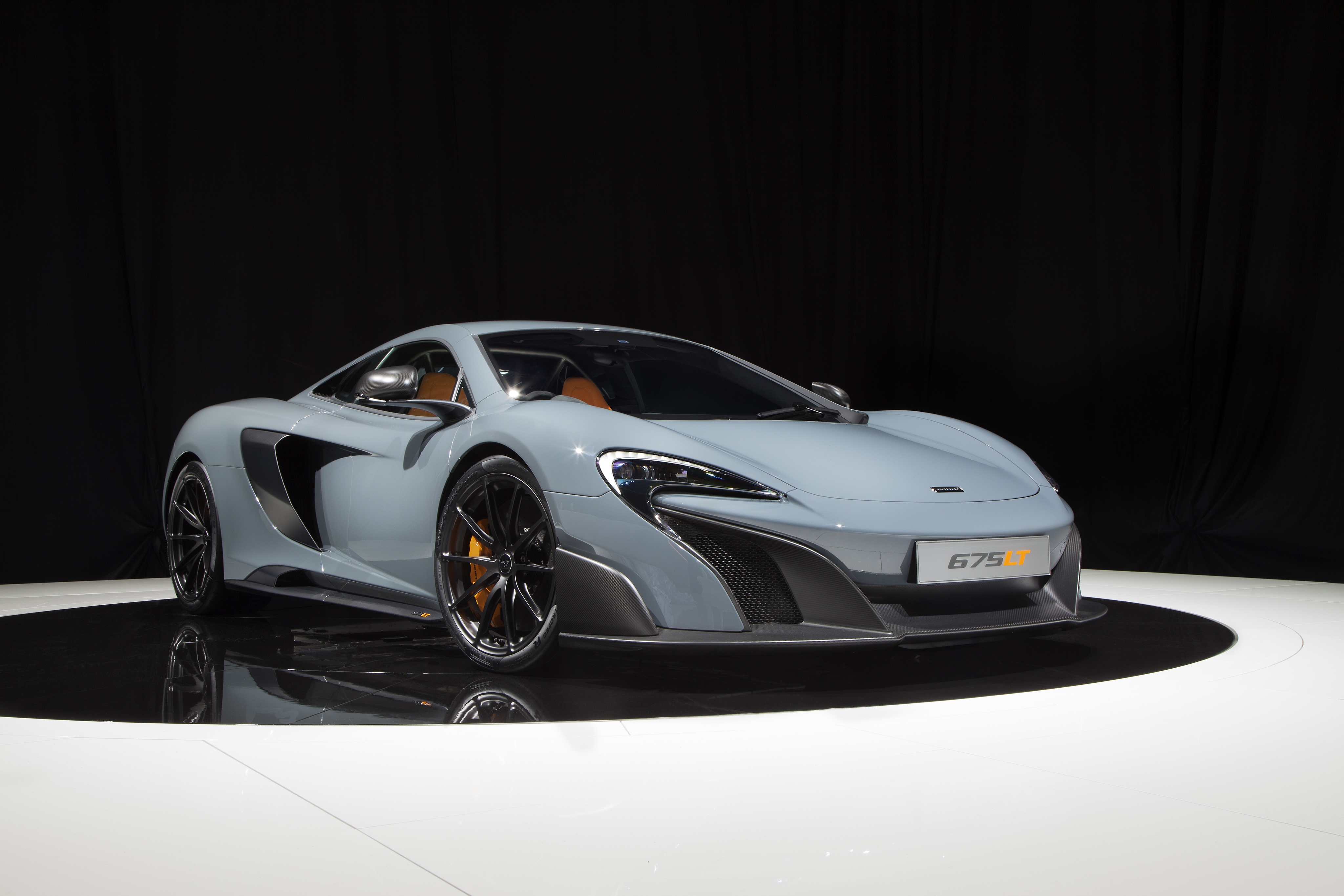 Скачать mclaren, 675lt, uk-spec, 2015, белый, вид сбоку обои на рабочий стол