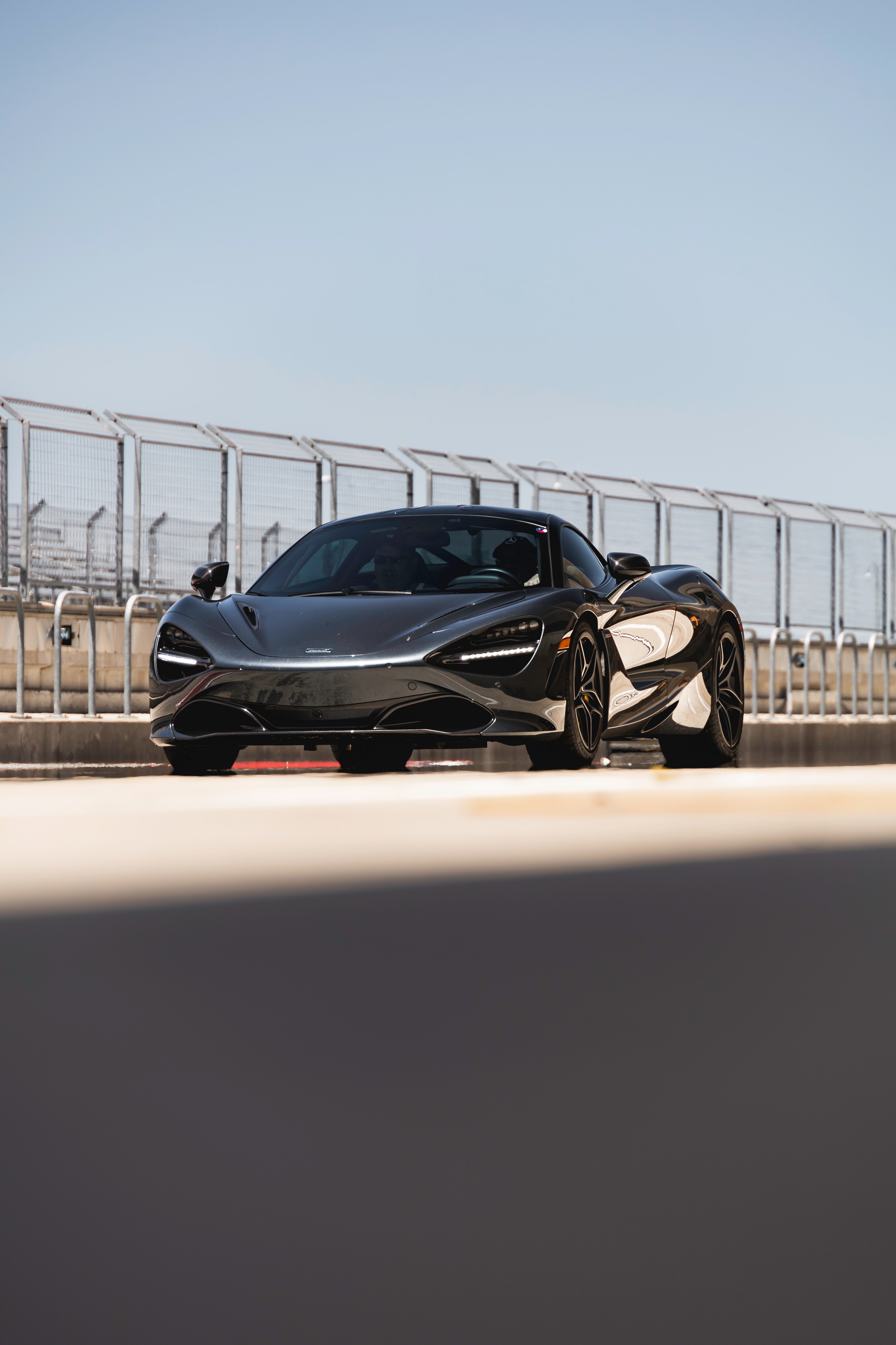 Скачать mclaren 720 s, mclaren, автомобиль, спорткар, суперкар, серый, спортивный обои для телефона