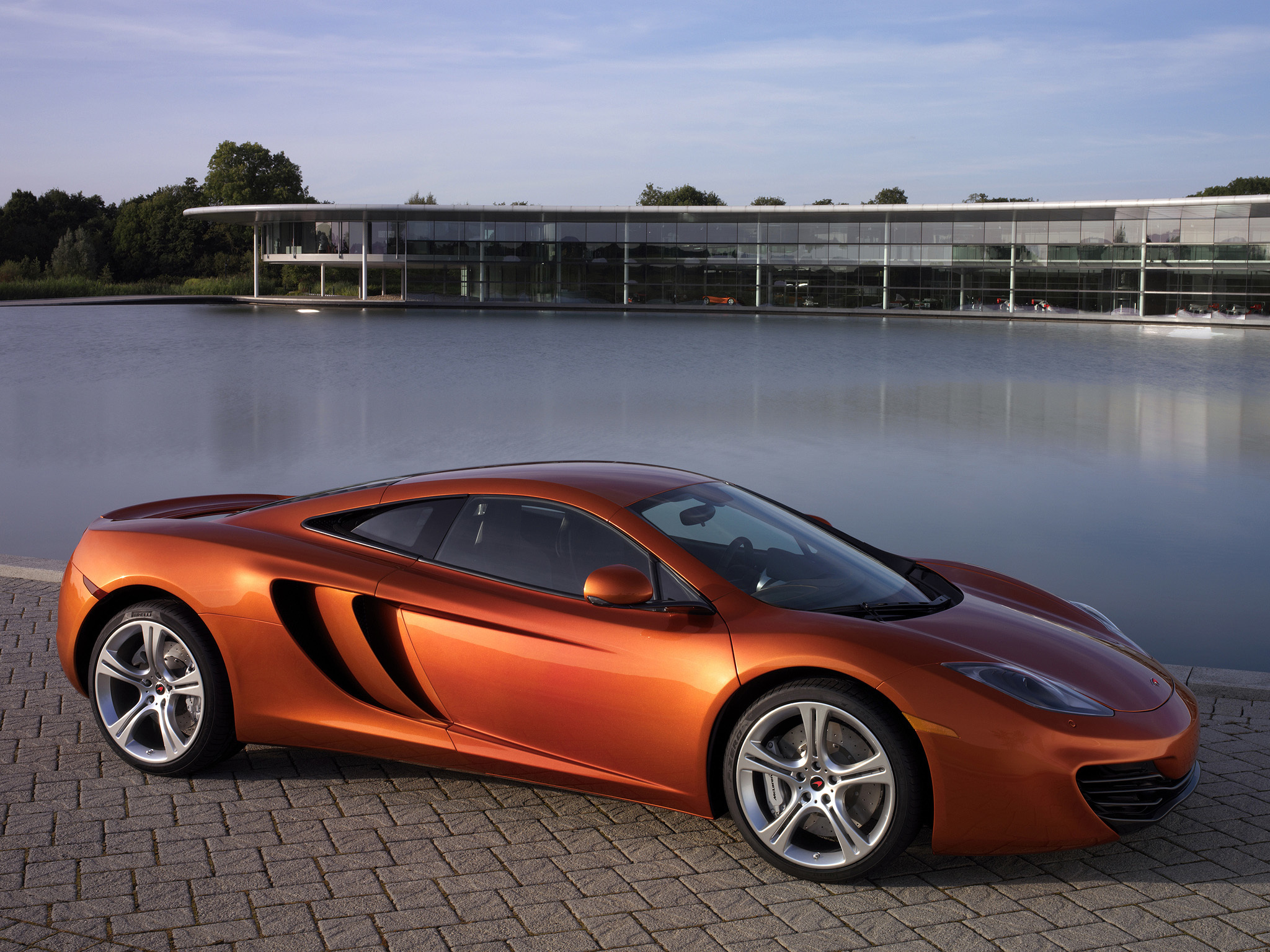 Скачать mclaren, mp4-12c, бассейн, авто обои на рабочий стол