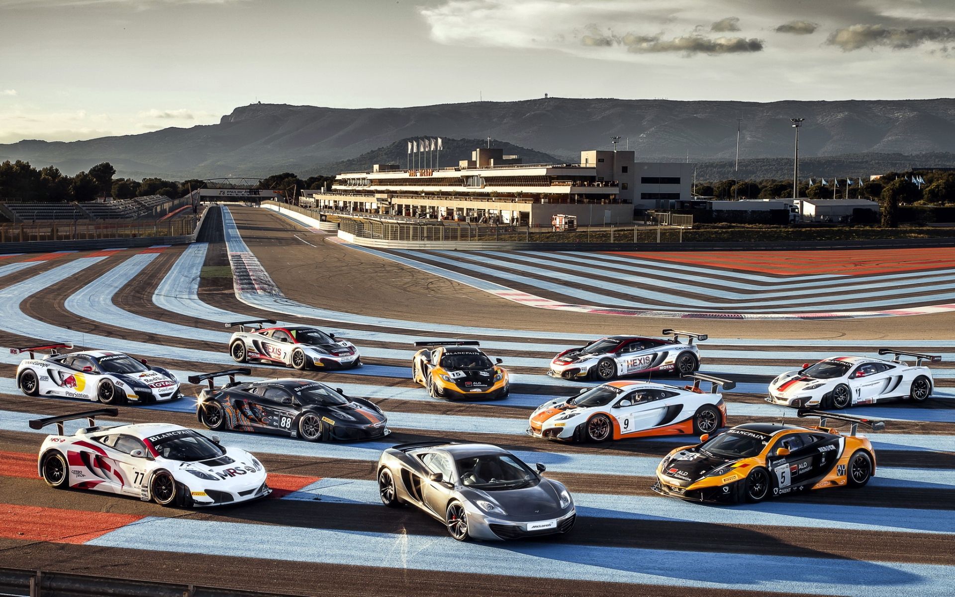 Скачать mclaren, mp4-12c, макларен, мп4-12с, суперкар, гоночный трек, paul ricard, поль рикар, небо обои на рабочий стол